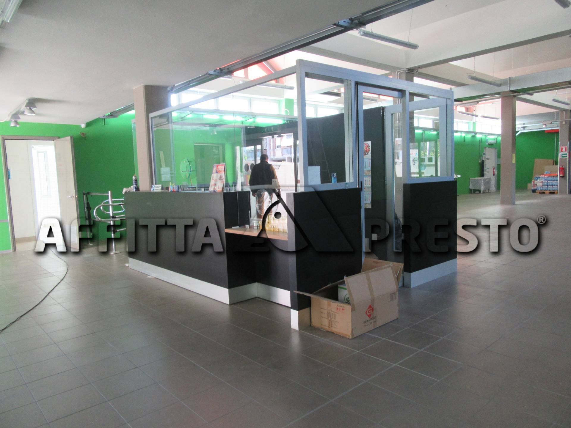 Fondo Commerciale in affitto a Forl, Centro