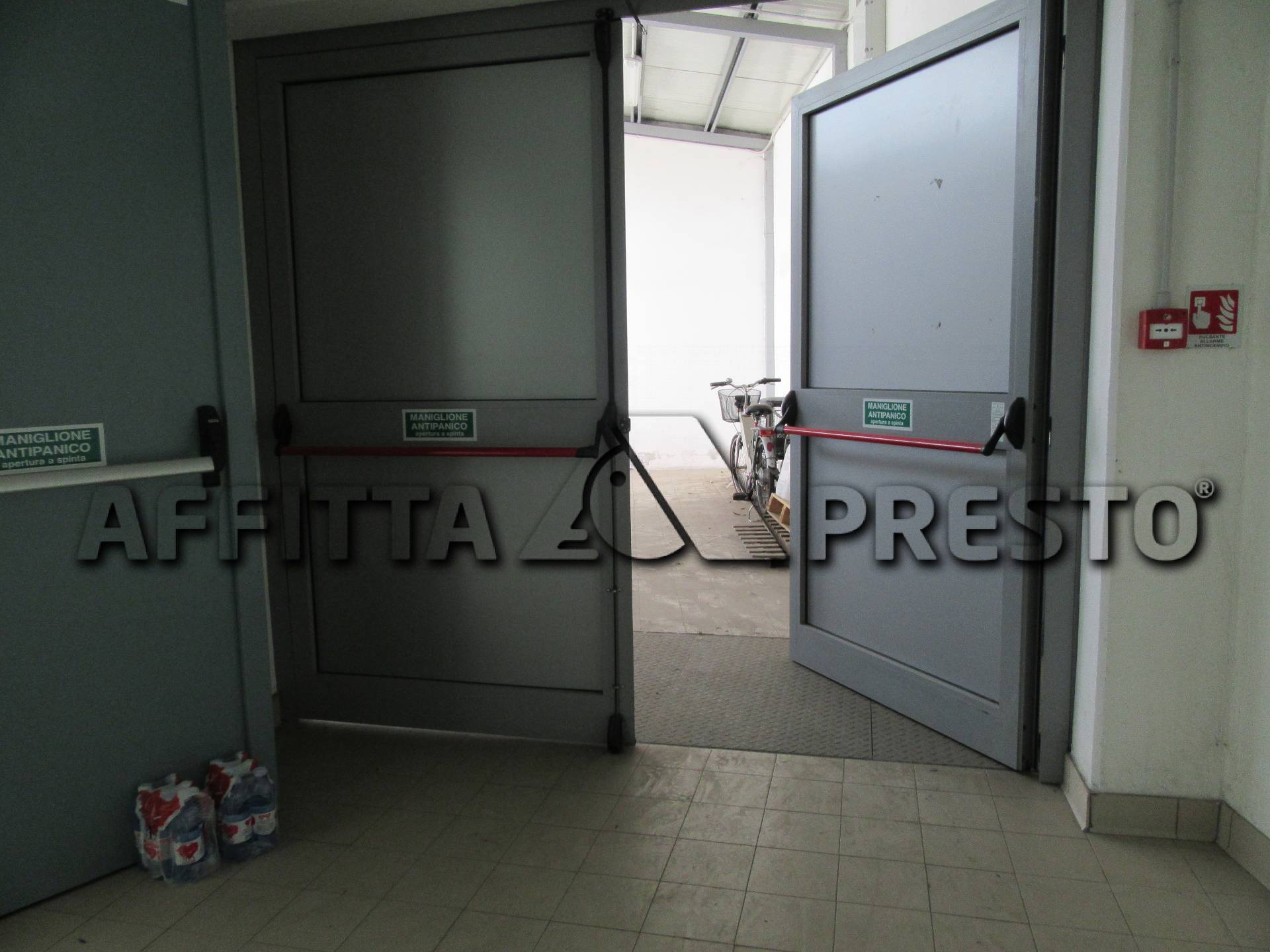 Fondo Commerciale in affitto a Forl, Centro