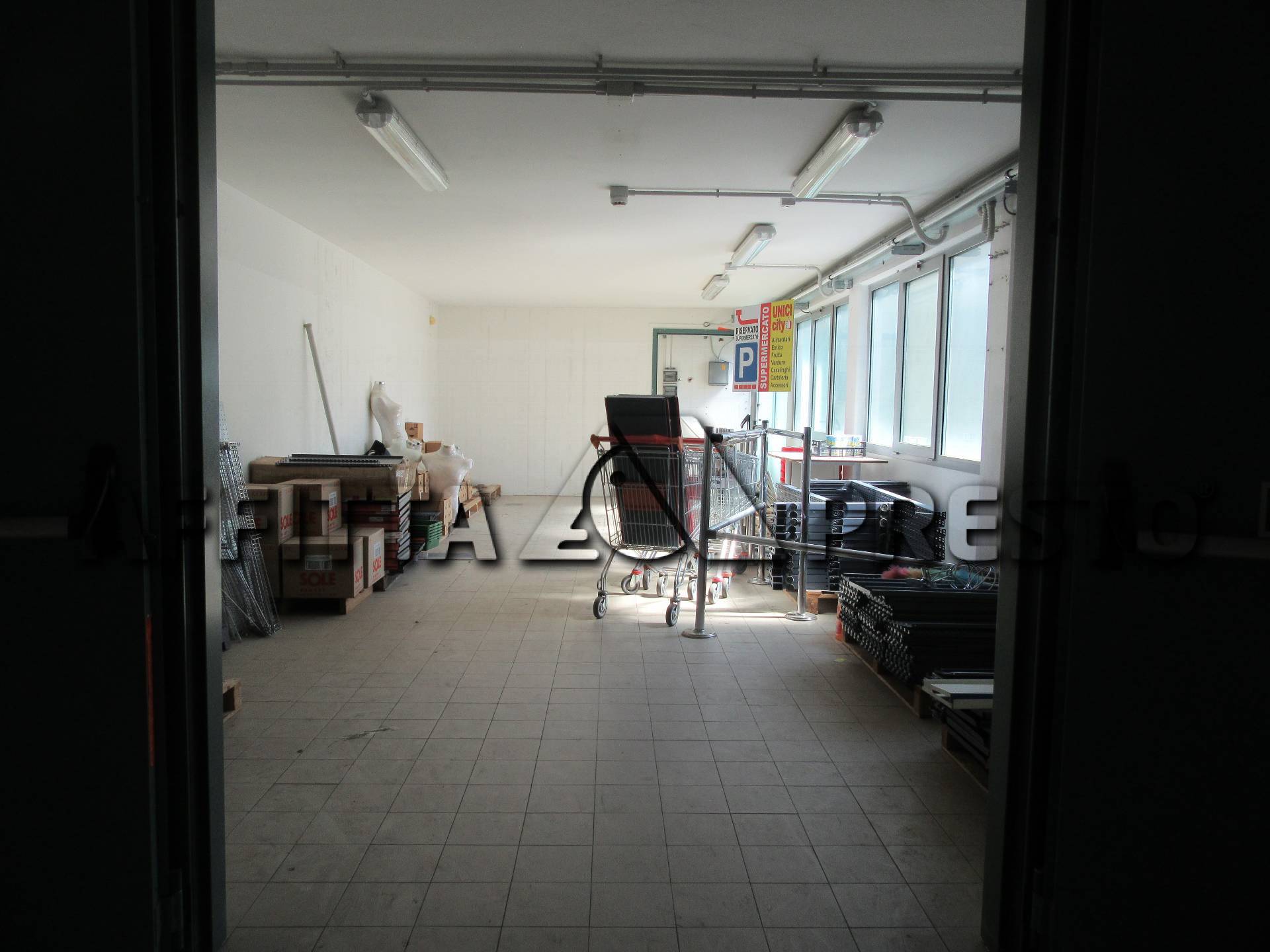 Fondo Commerciale in affitto a Forl, Centro