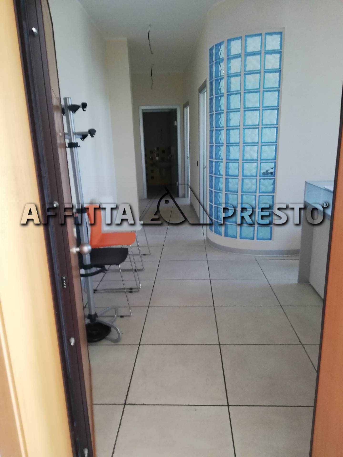 Fondo Commerciale in affitto a Forl