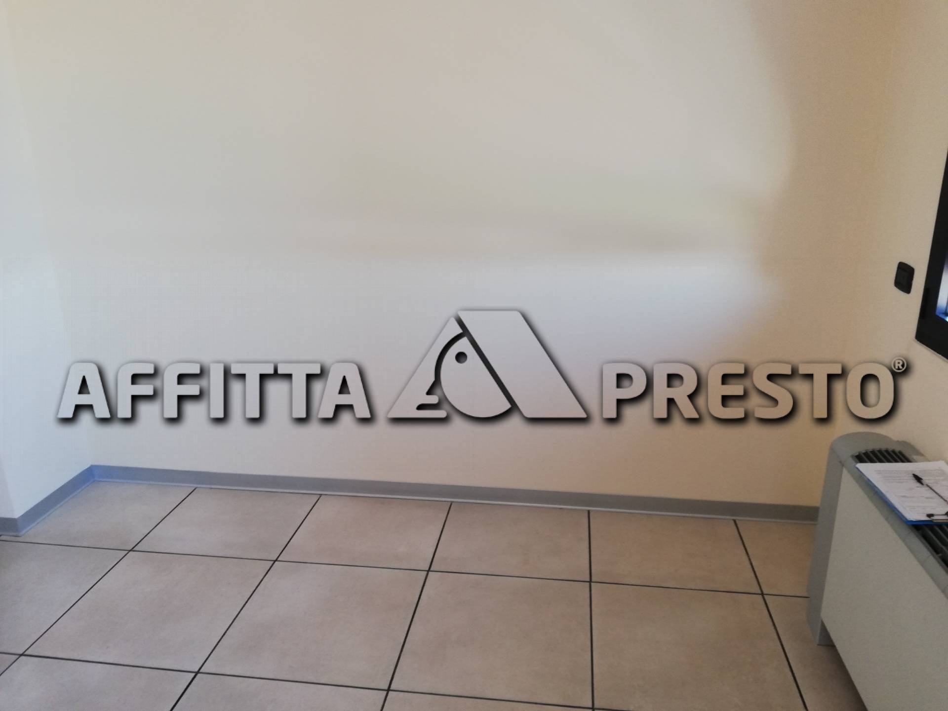 Fondo Commerciale in affitto a Forl