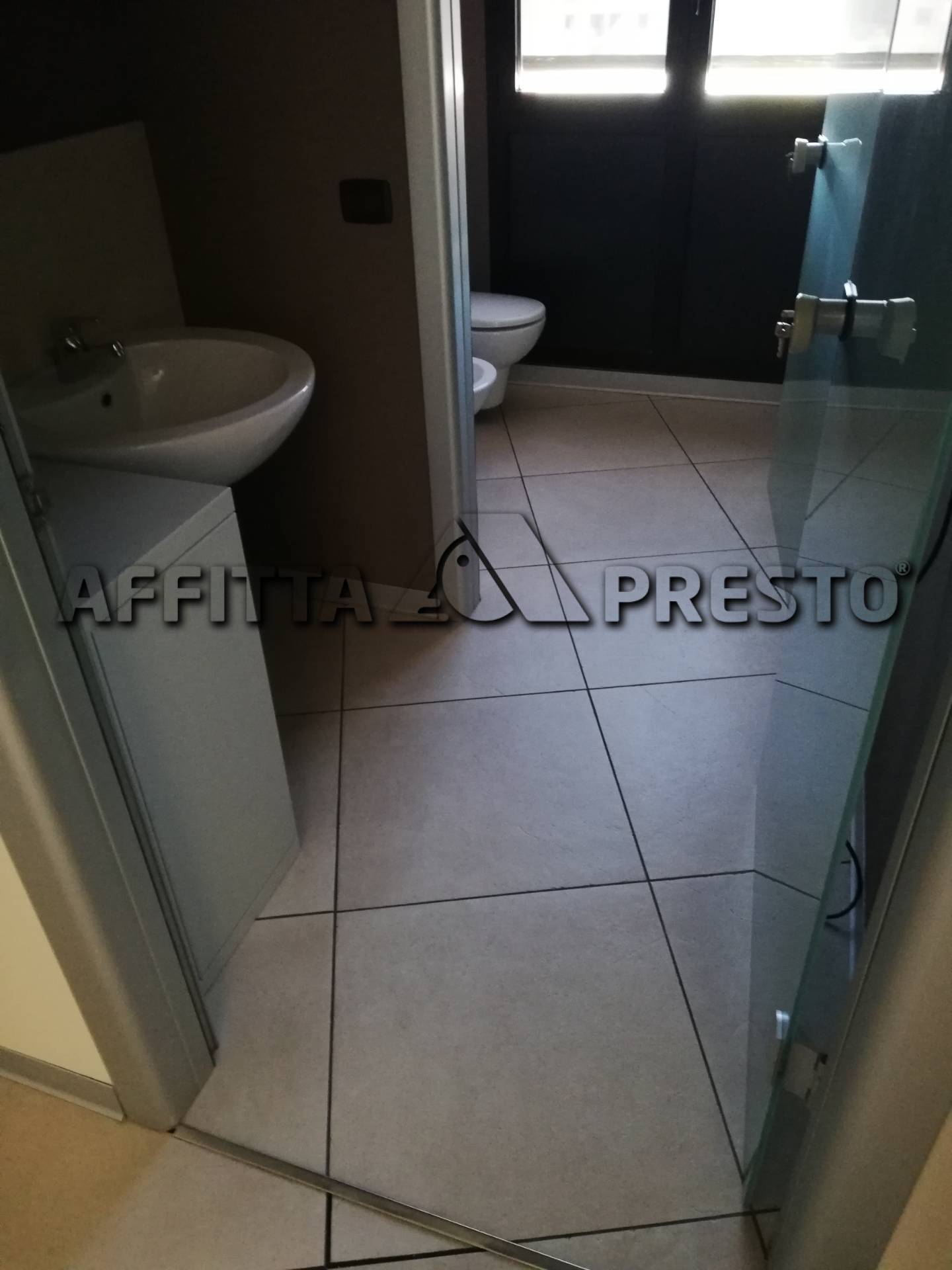 Fondo Commerciale in affitto a Forl