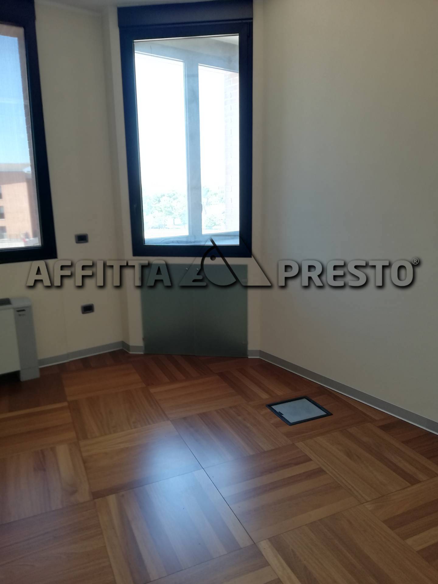 Fondo Commerciale in affitto a Forl