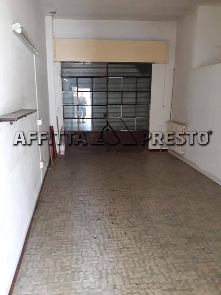 Fondo Commerciale in affitto a Forl