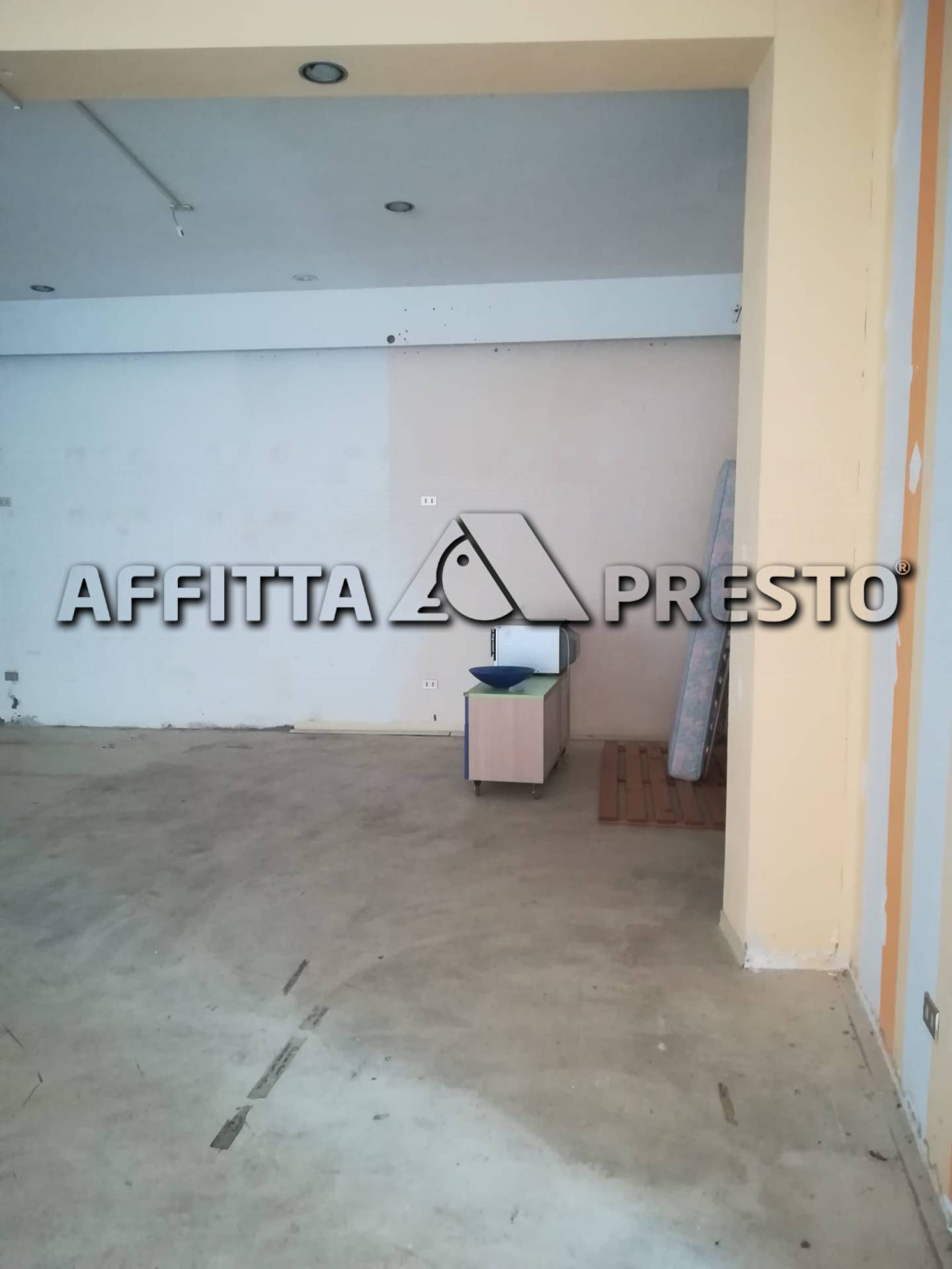 Fondo Commerciale in affitto a Forl, Centro