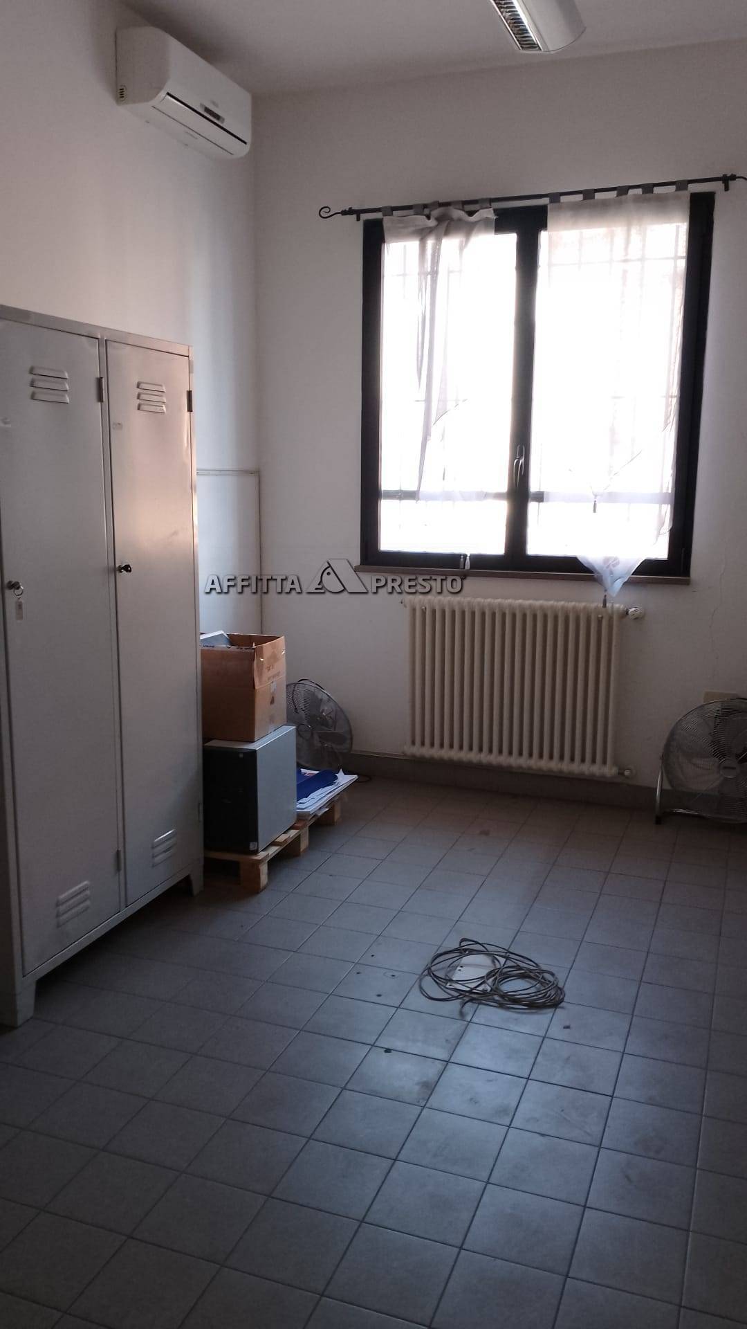 Fondo Artigianale in affitto a Forl