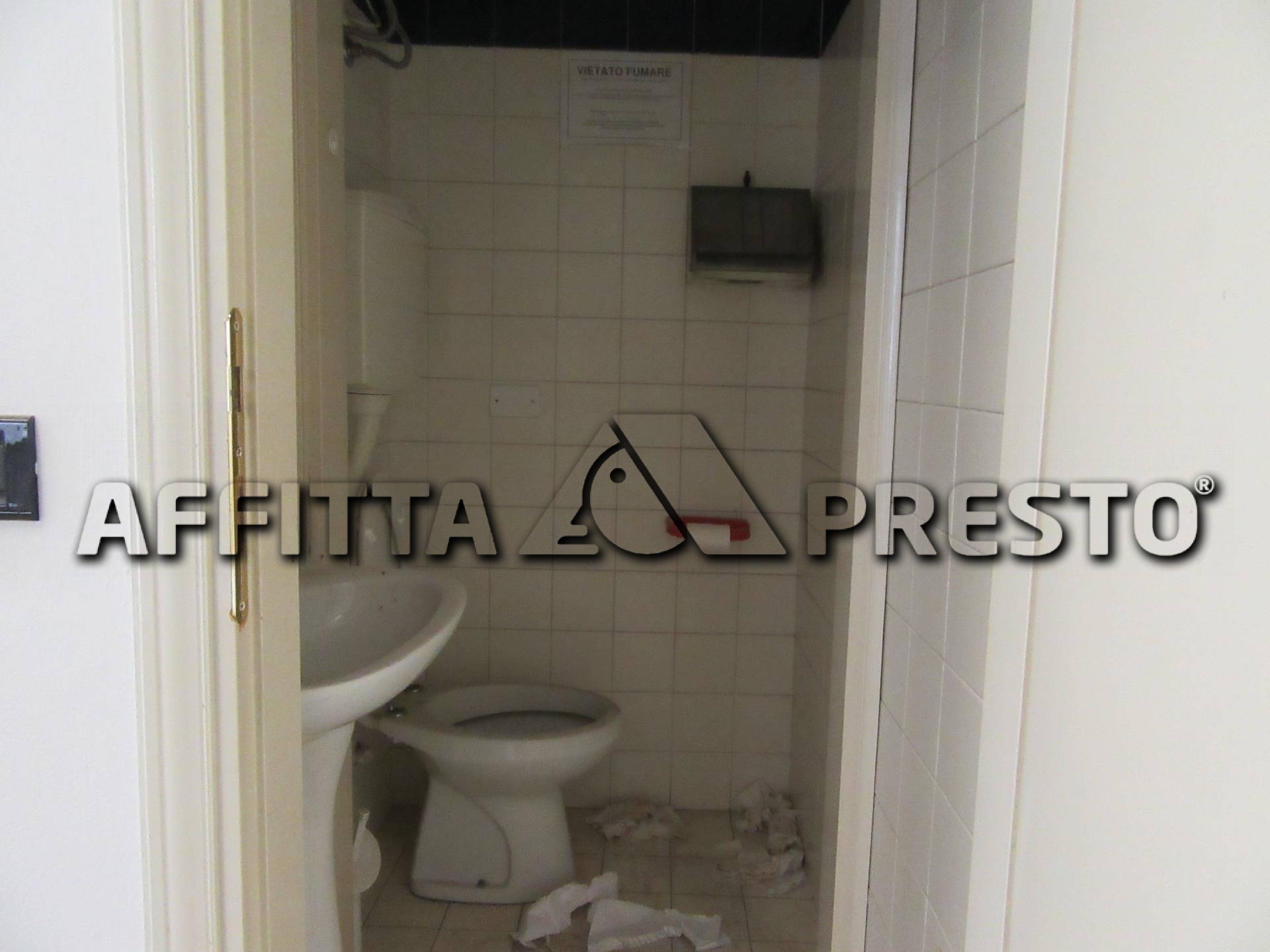 Fondo Commerciale in affitto a Forl