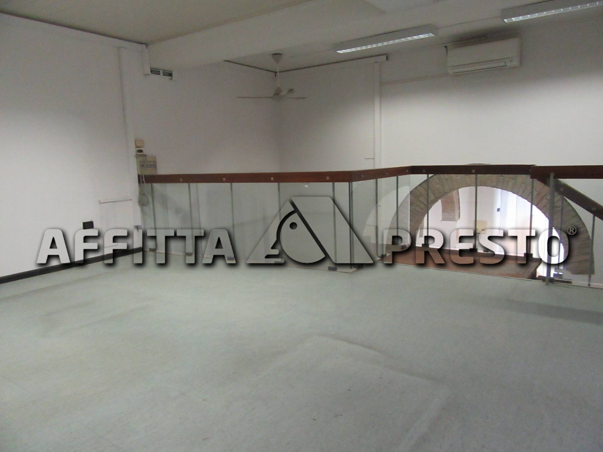 Fondo Commerciale in affitto a Forl