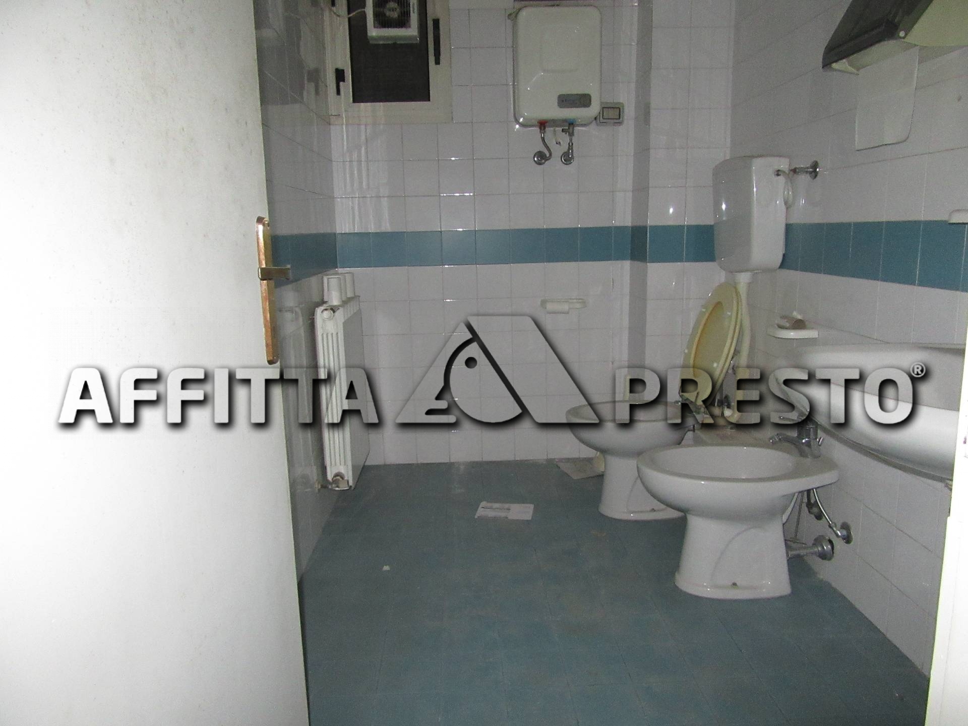 Fondo Commerciale in affitto a Forl