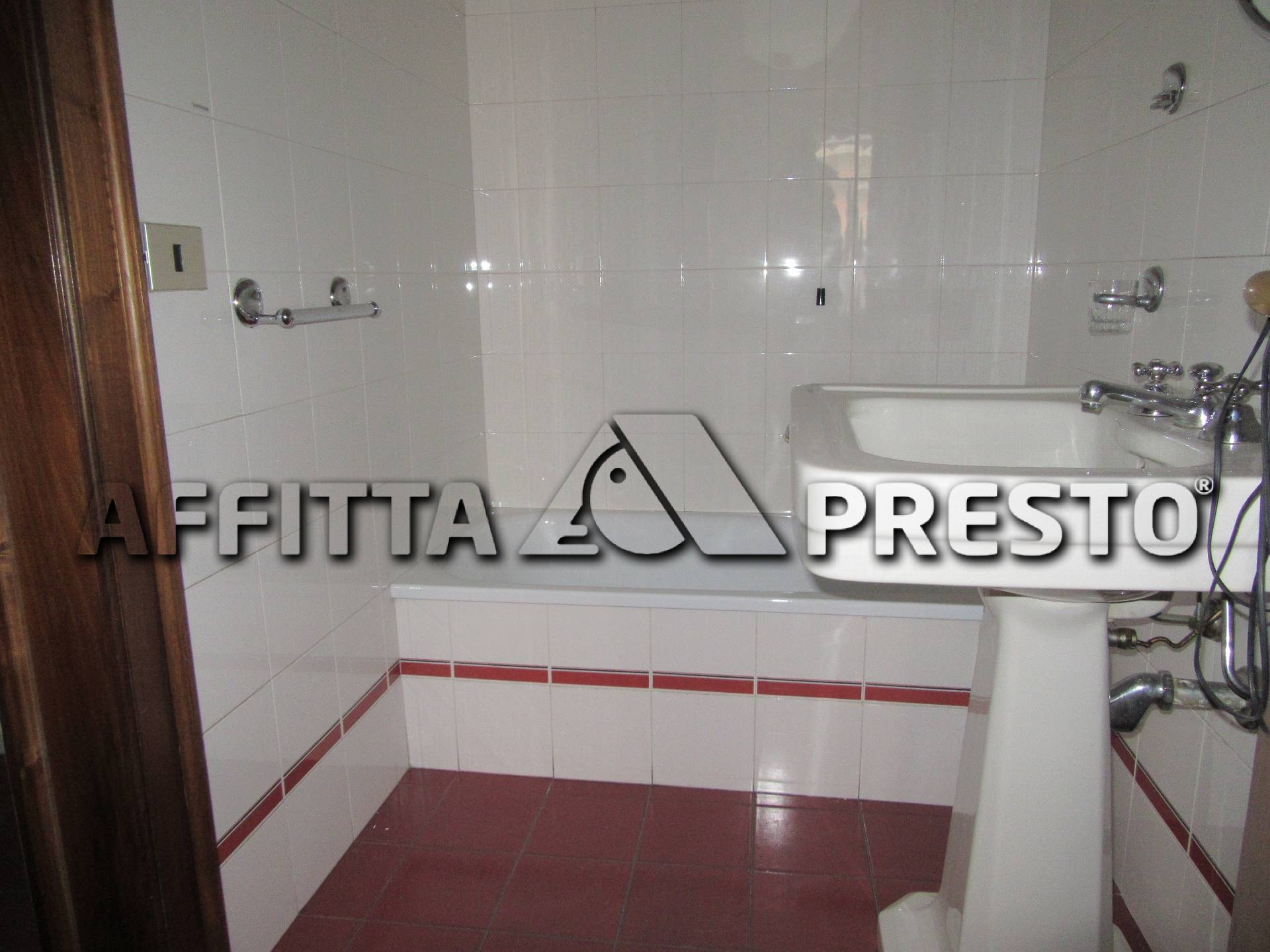 Fondo Commerciale in affitto a Forl