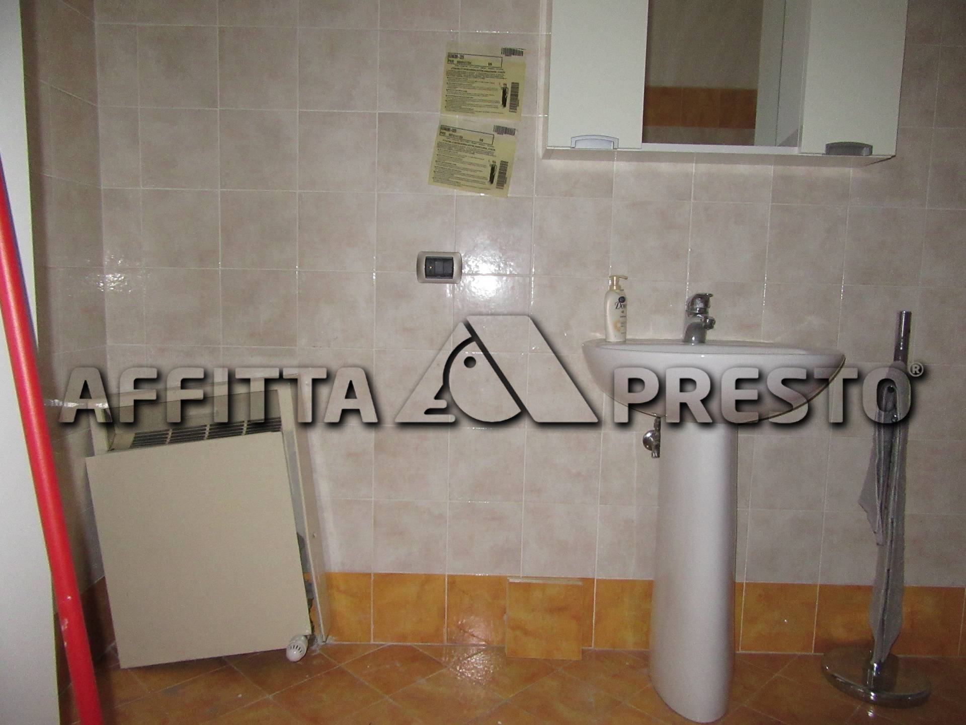 Ufficio in affitto a Forl, Centro