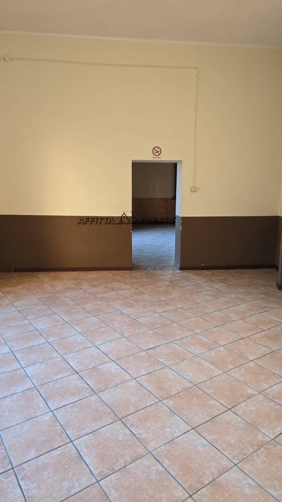 Fondo Commerciale in affitto a Forl