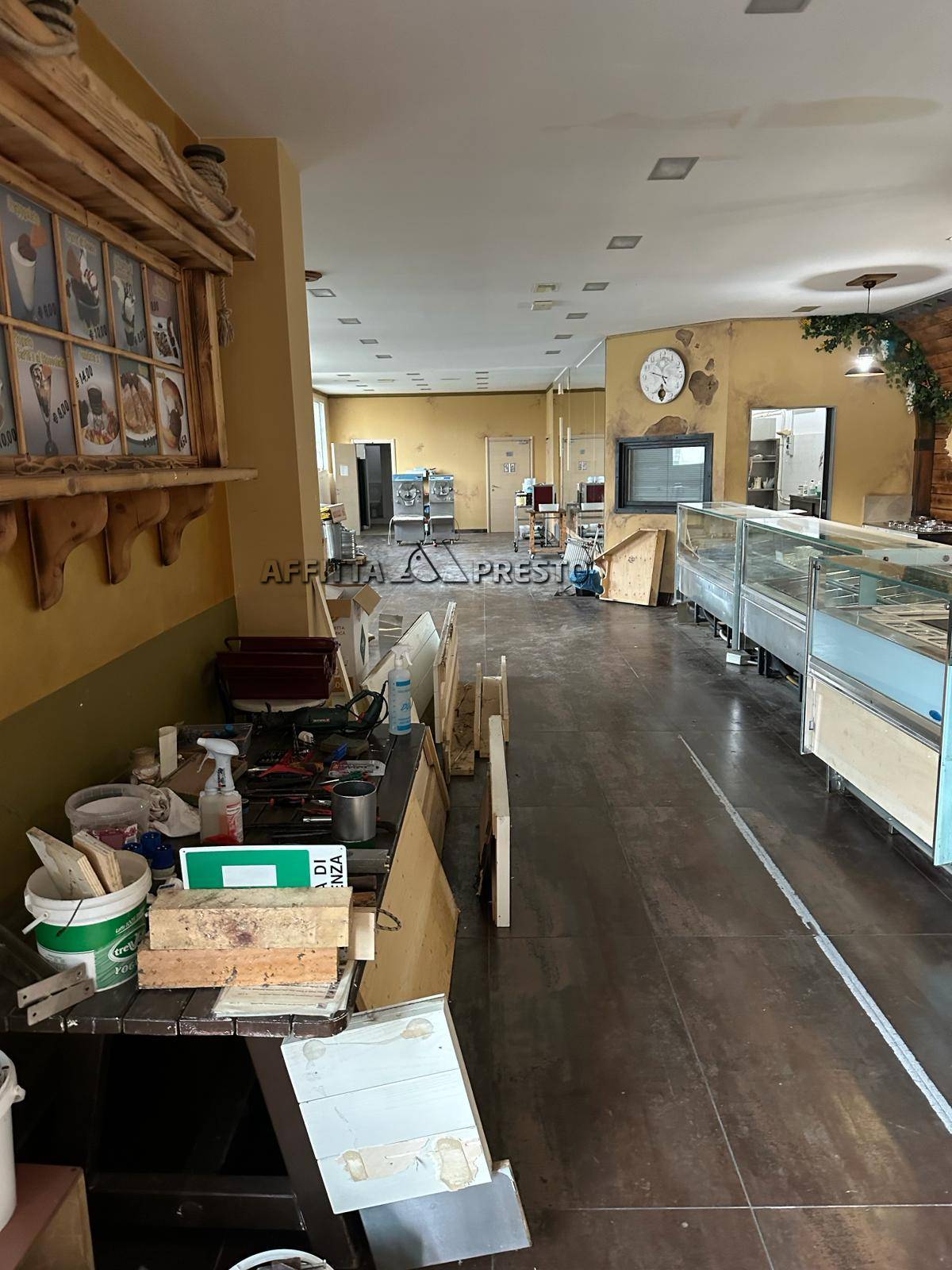 Negozio in affitto a Forl, Viale Vittorio Veneto