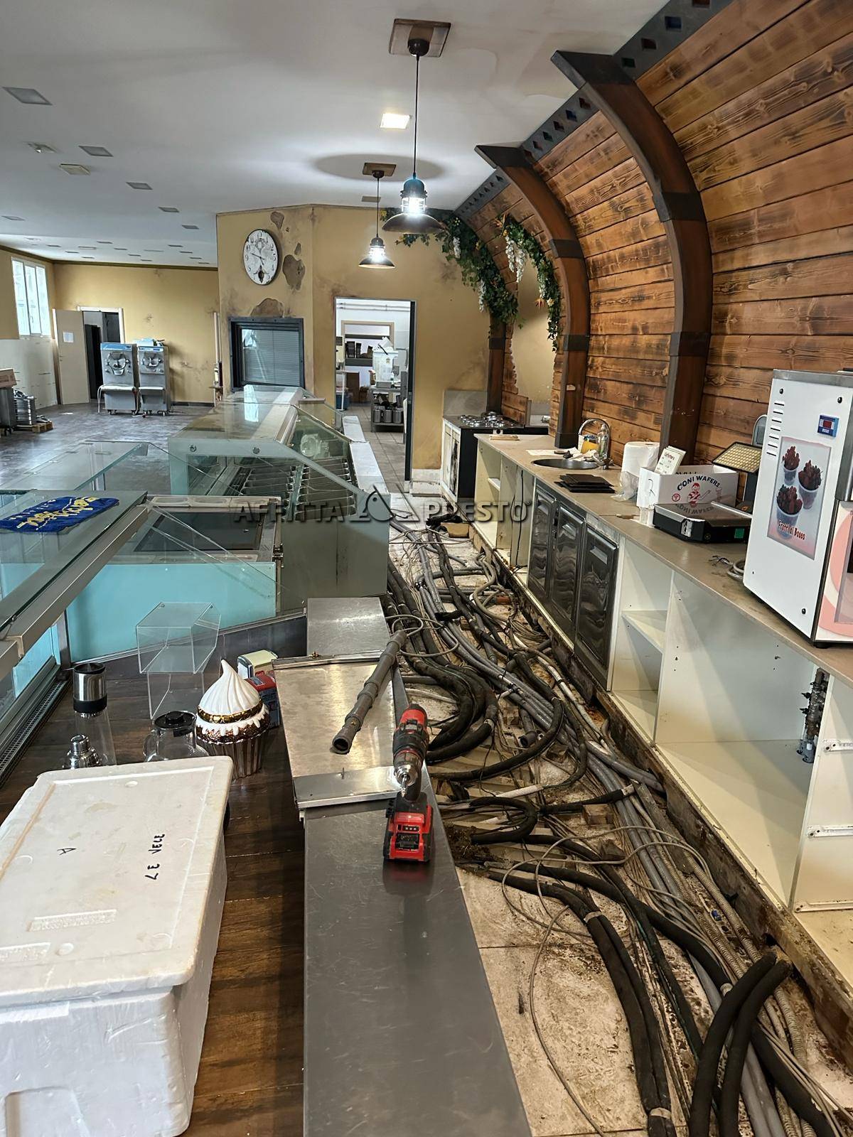 Negozio in affitto a Forl, Viale Vittorio Veneto