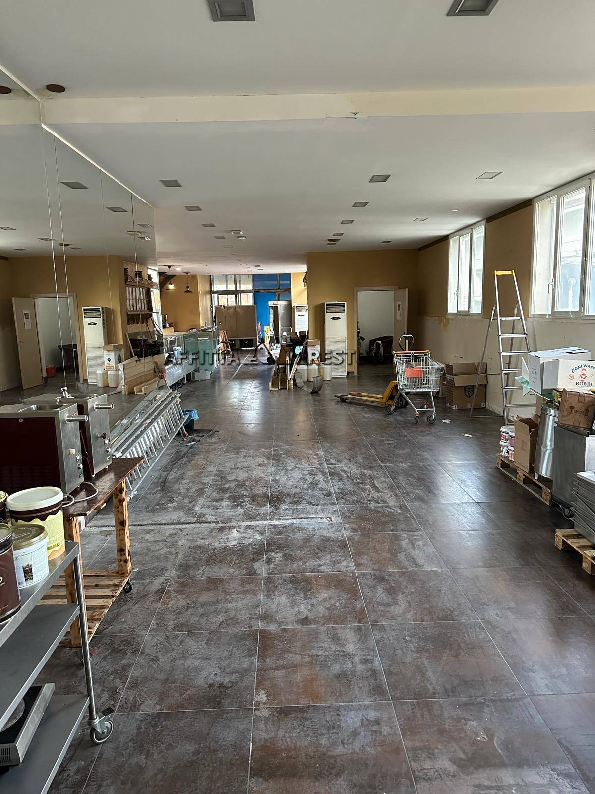 Negozio in affitto a Forl, Viale Vittorio Veneto