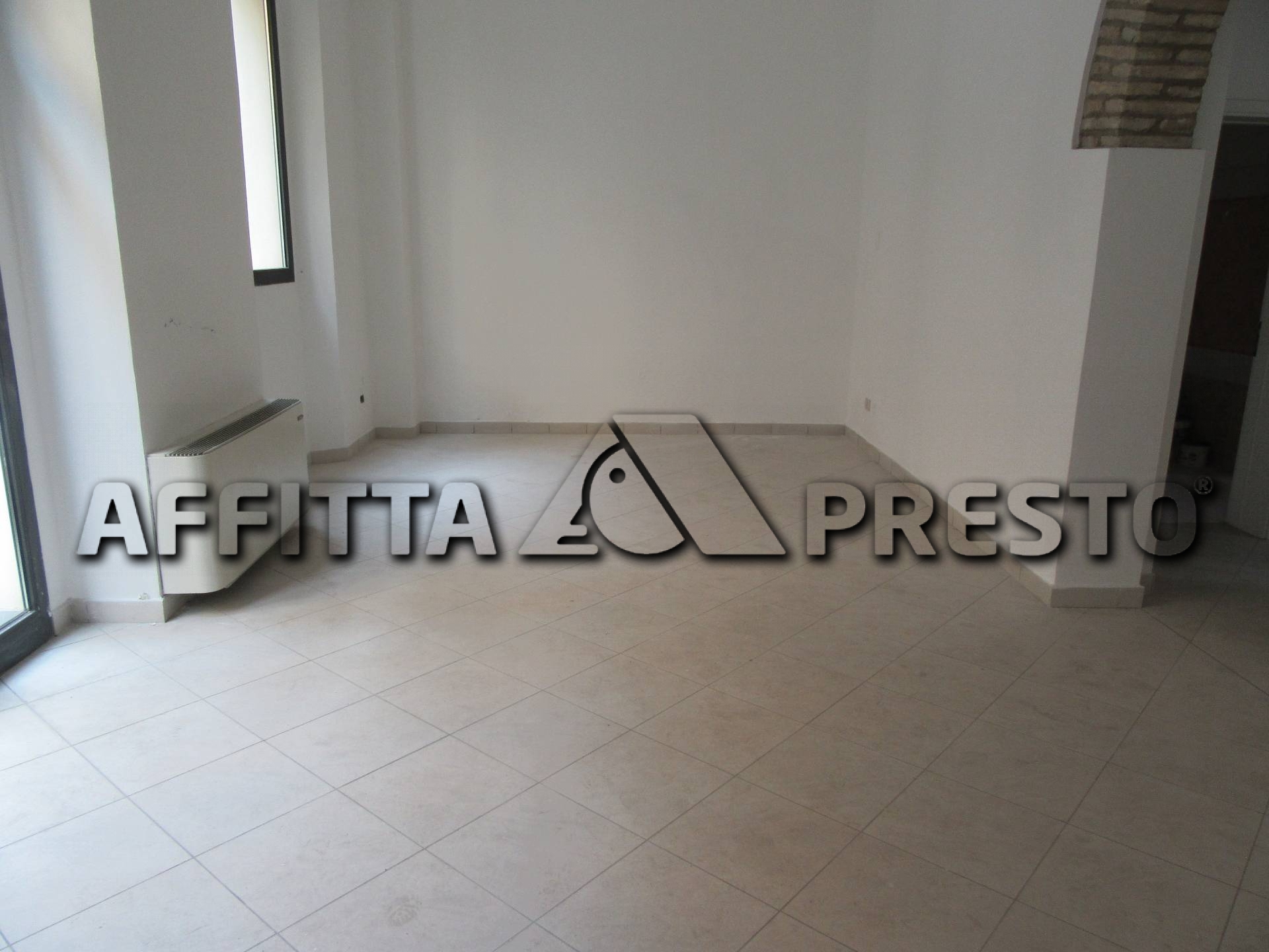 Negozio in affitto a Forl