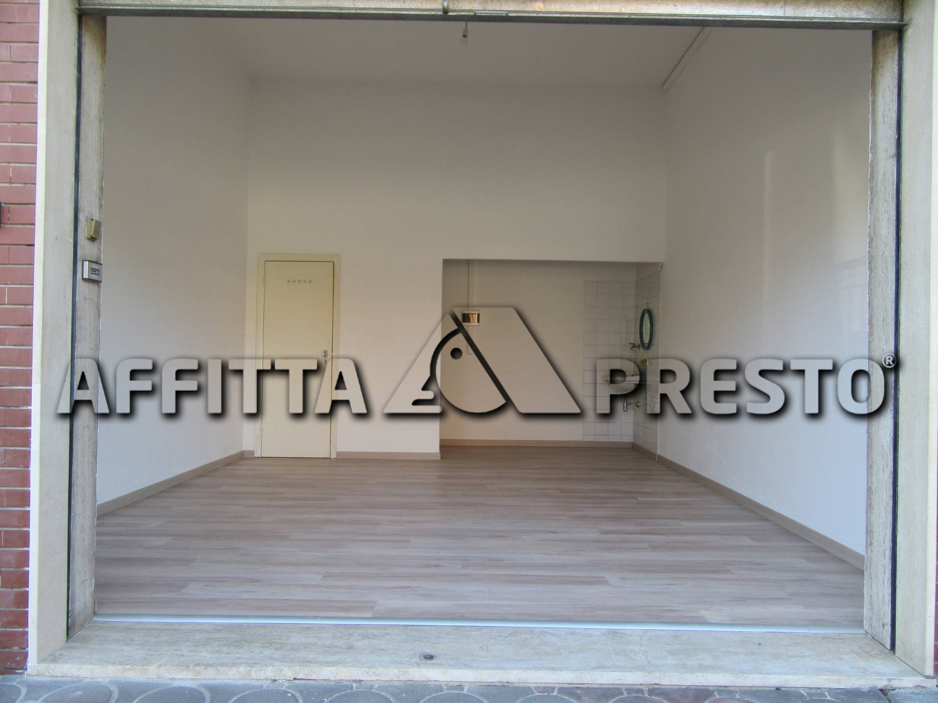 Fondo Commerciale in affitto a Forl, Semicentro