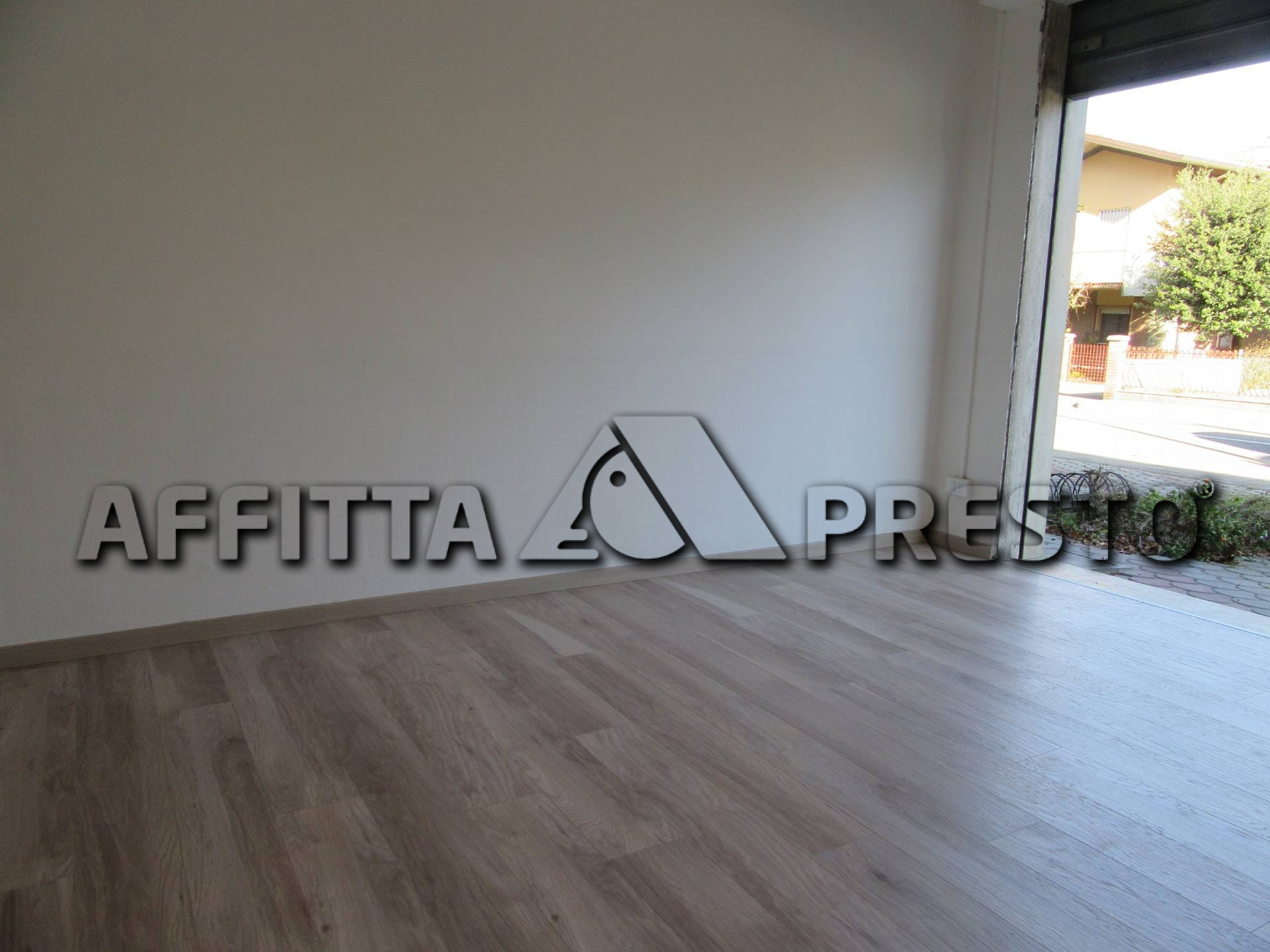 Fondo Commerciale in affitto a Forl, Semicentro