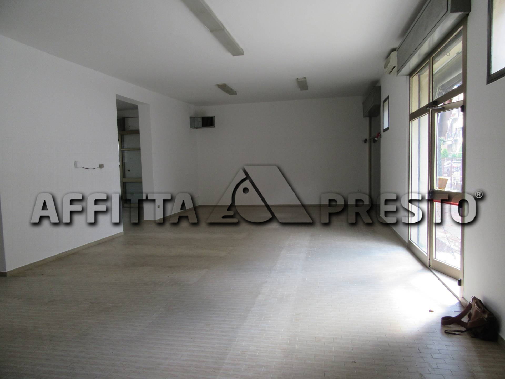 Fondo Commerciale in affitto a Forl