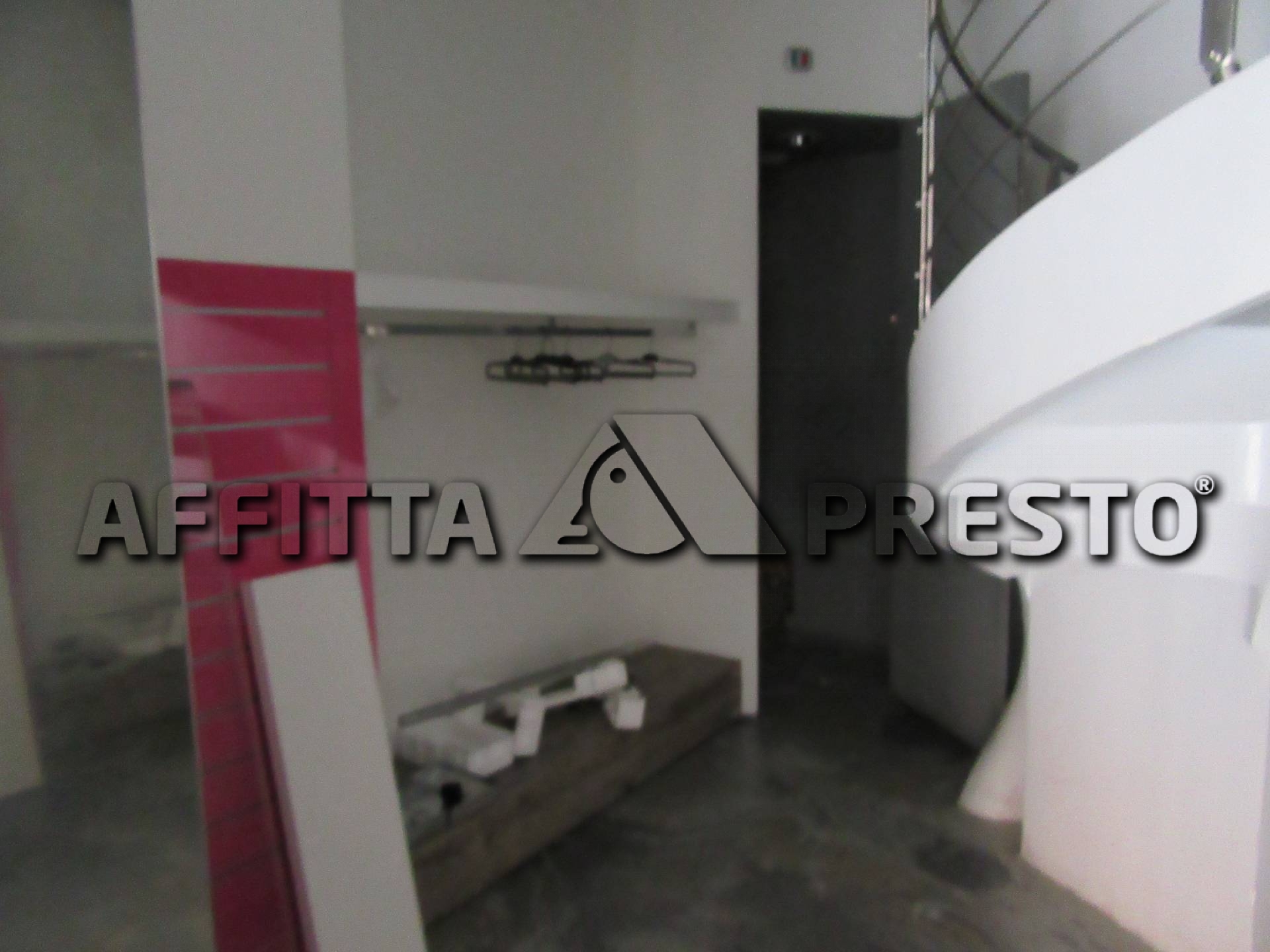 Negozio in affitto a Forl