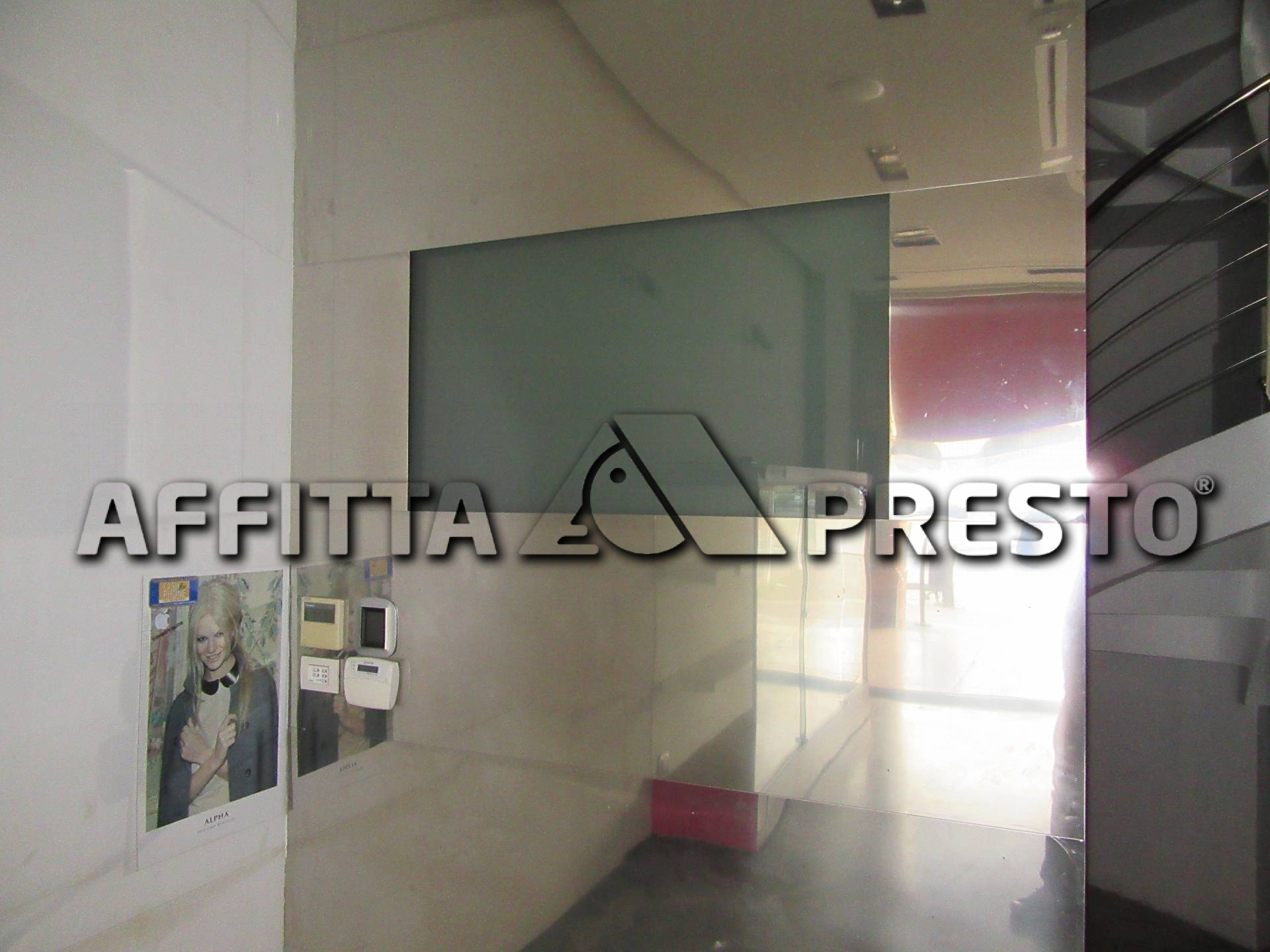 Negozio in affitto a Forl