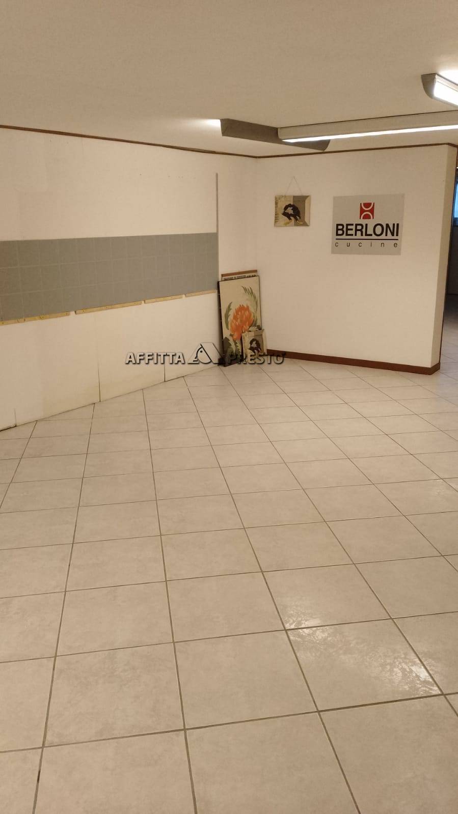 Negozio in affitto a Forl