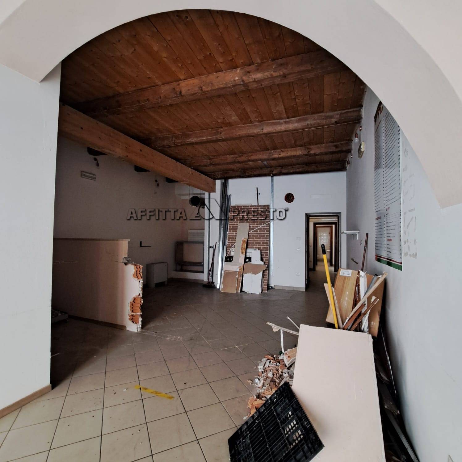 Fondo Commerciale in affitto a Meldola, Meldola