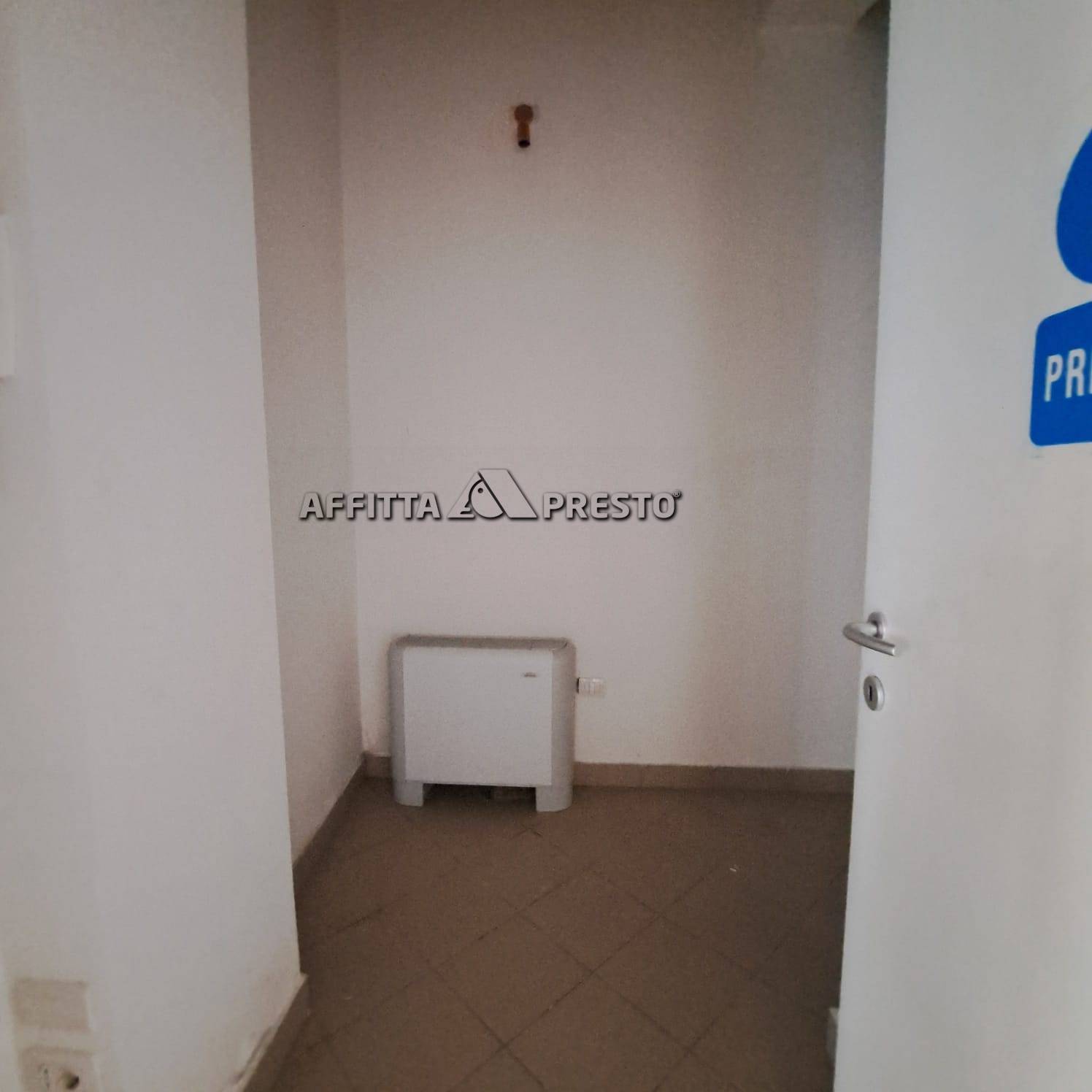 Fondo Commerciale in affitto a Meldola, Meldola