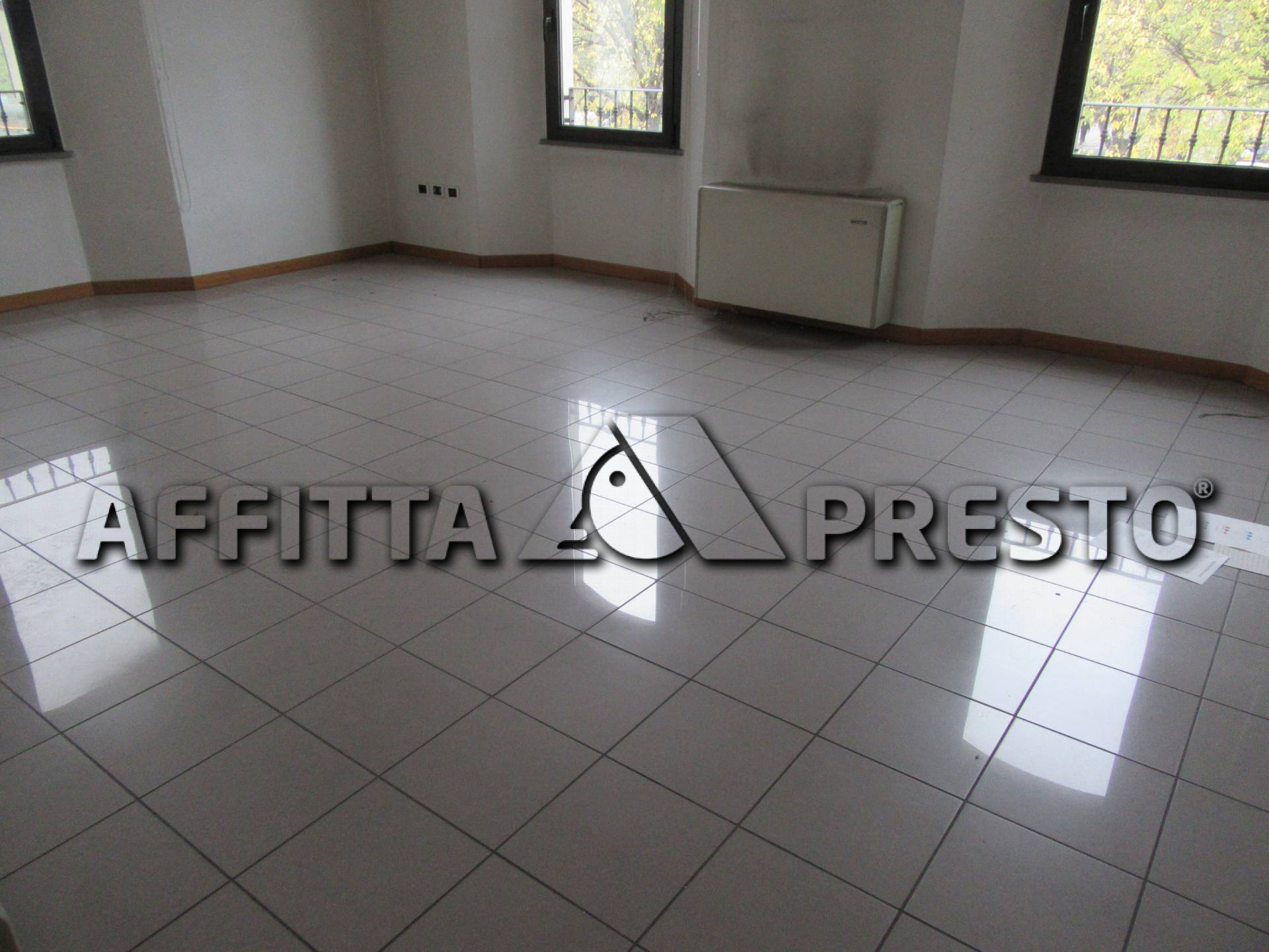 Ufficio in affitto a Forl