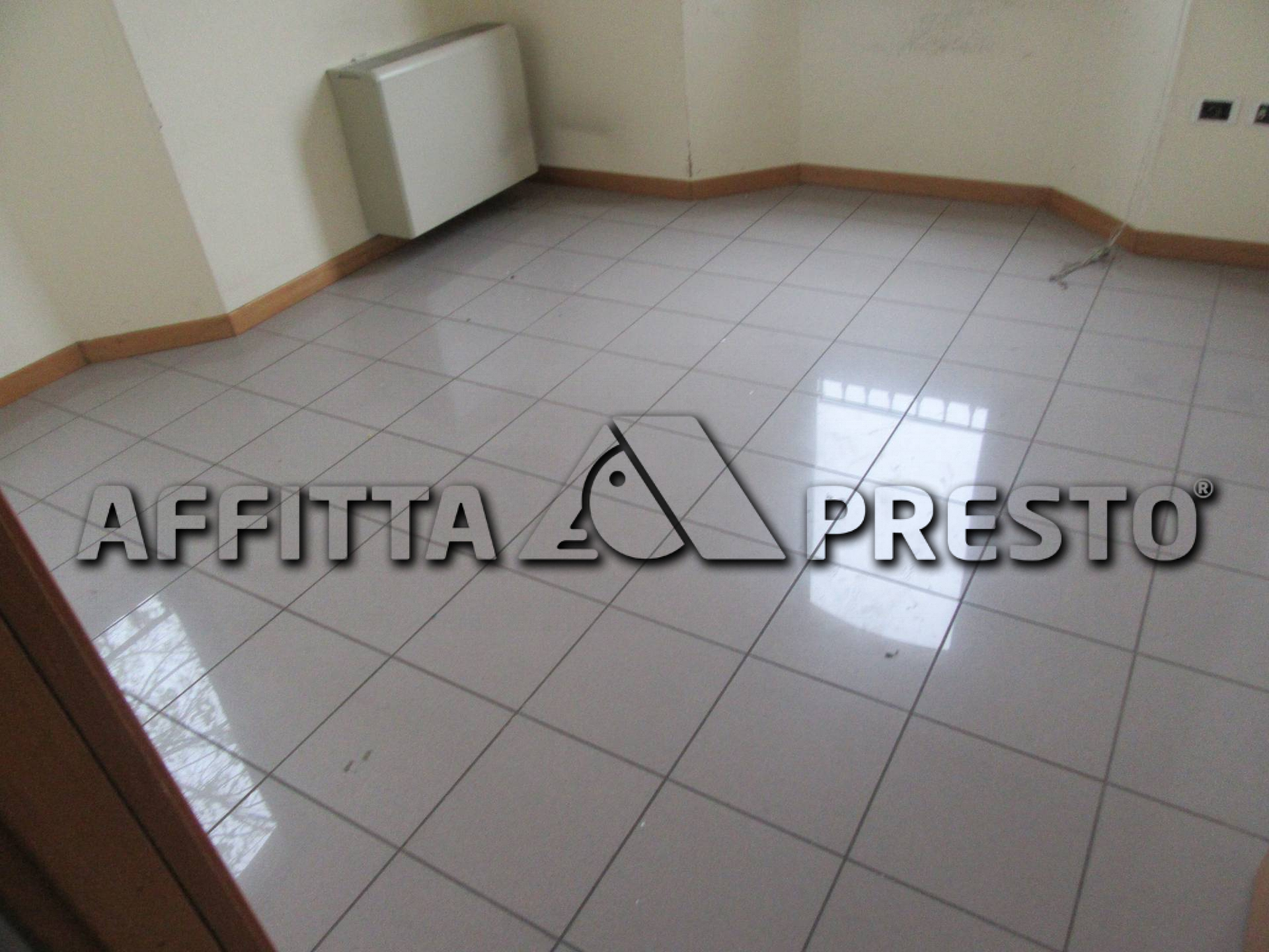 Ufficio in affitto a Forl