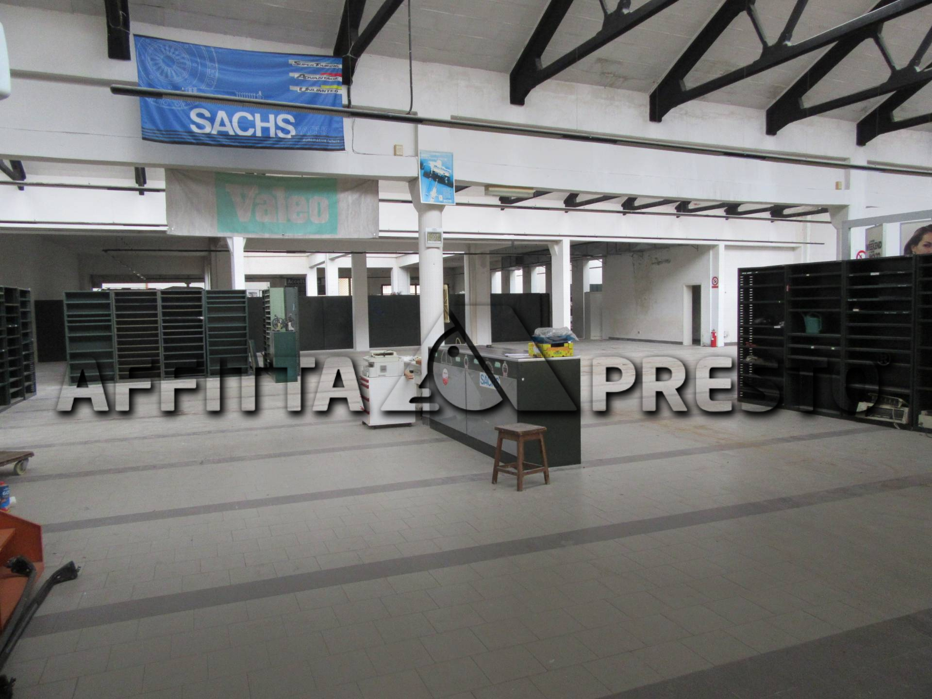 Fondo Commerciale in affitto a Forl