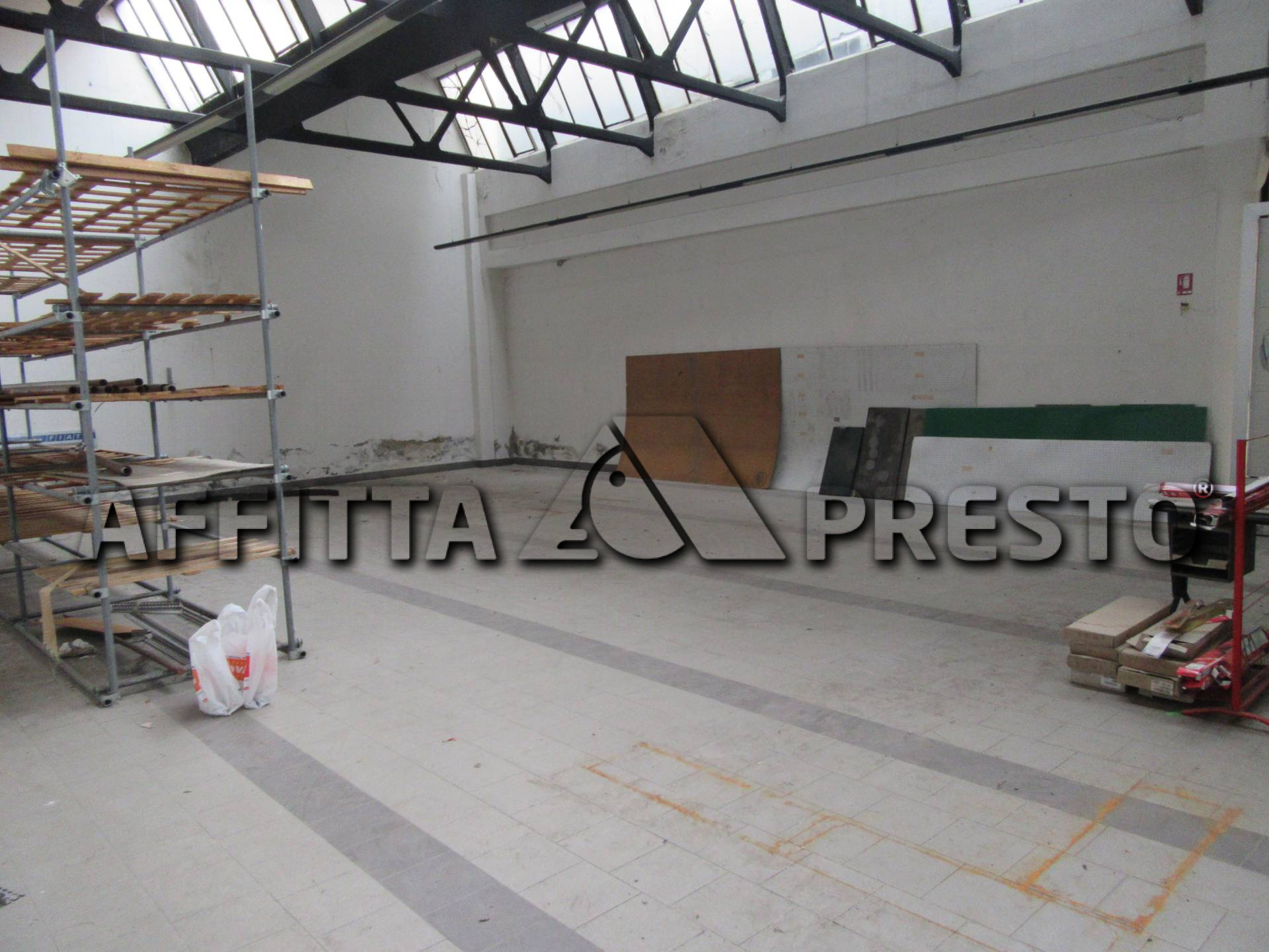 Fondo Commerciale in affitto a Forl