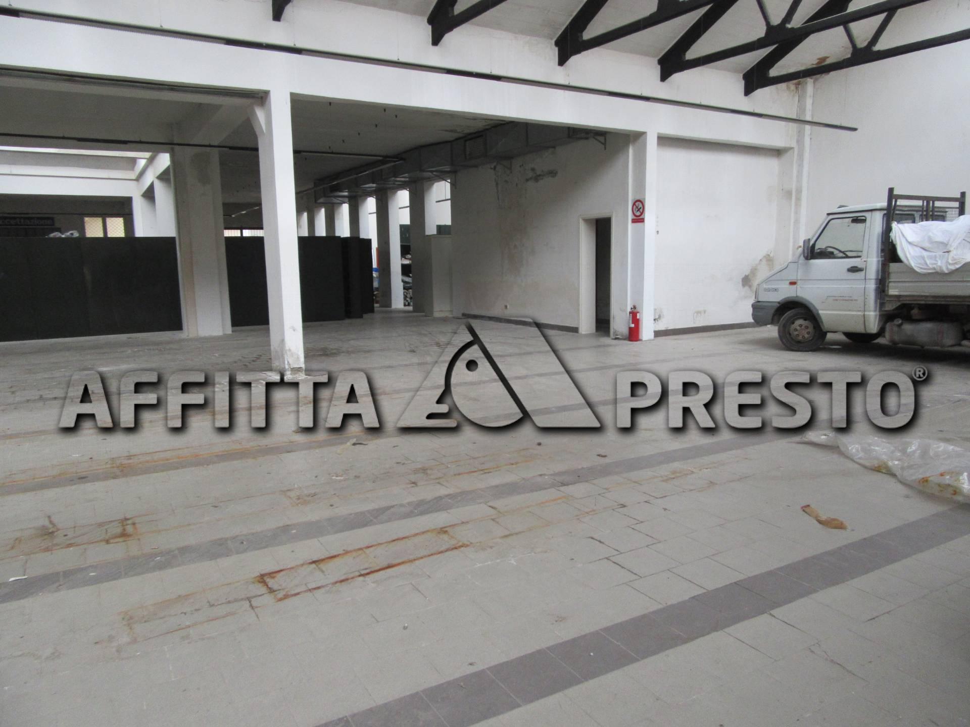 Fondo Commerciale in affitto a Forl