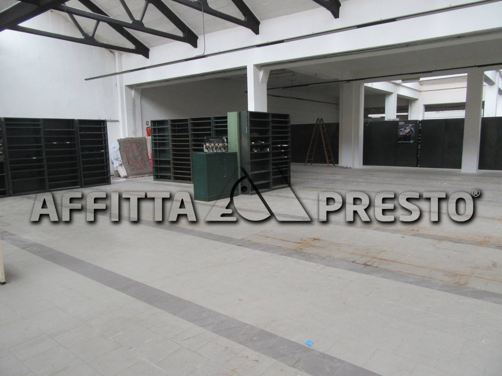 Fondo Commerciale in affitto a Forl