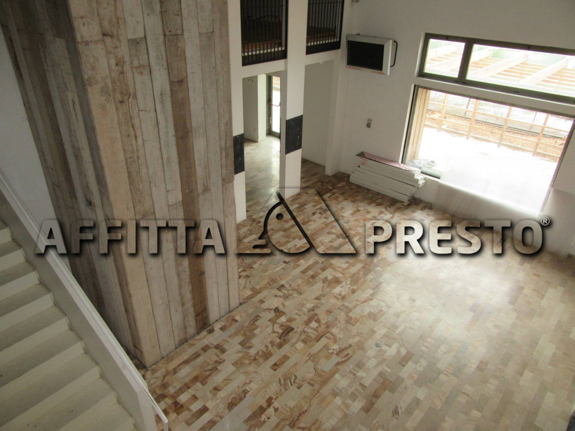 Fondo Commerciale in affitto a Forl