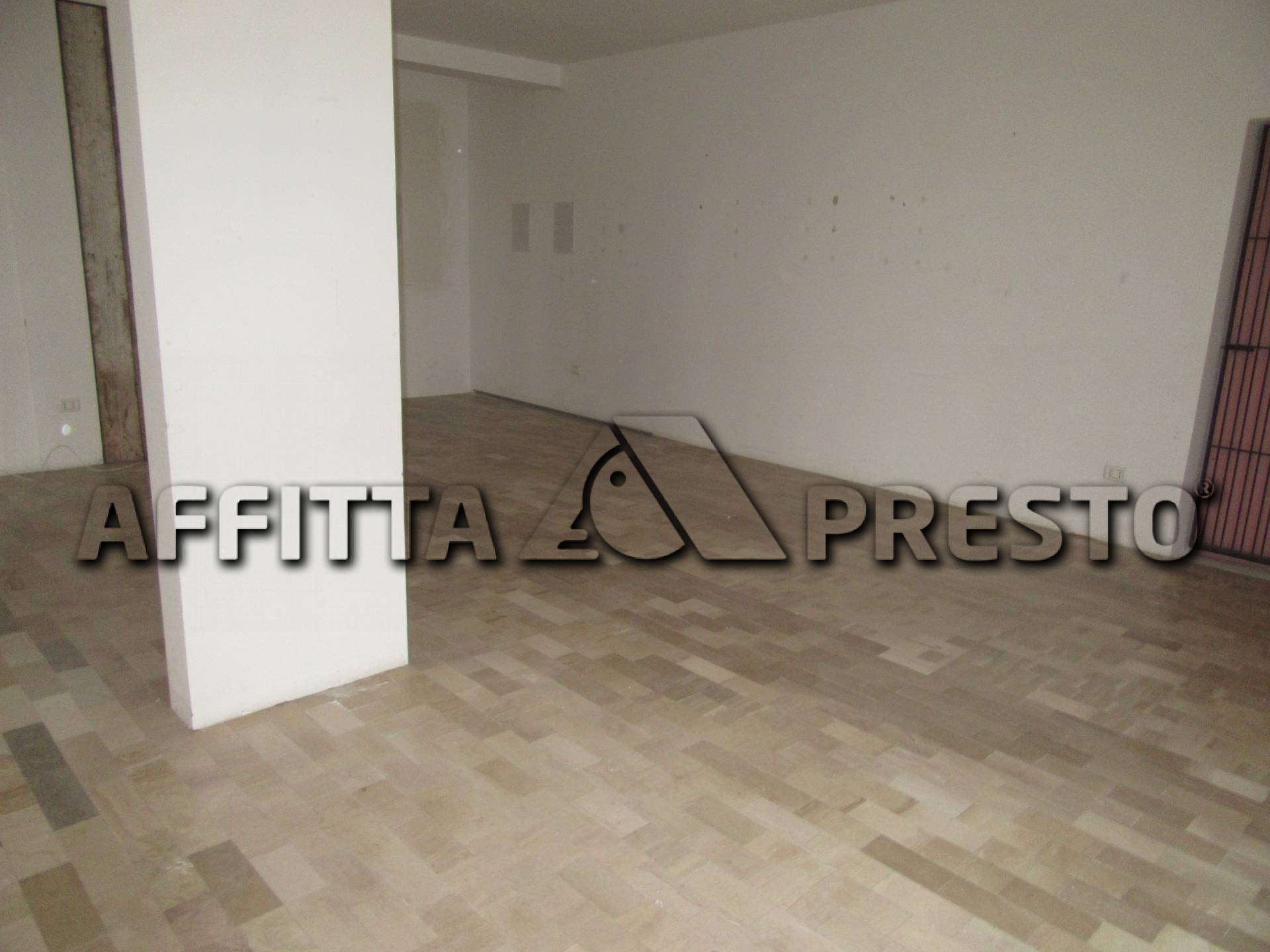 Fondo Commerciale in affitto a Forl