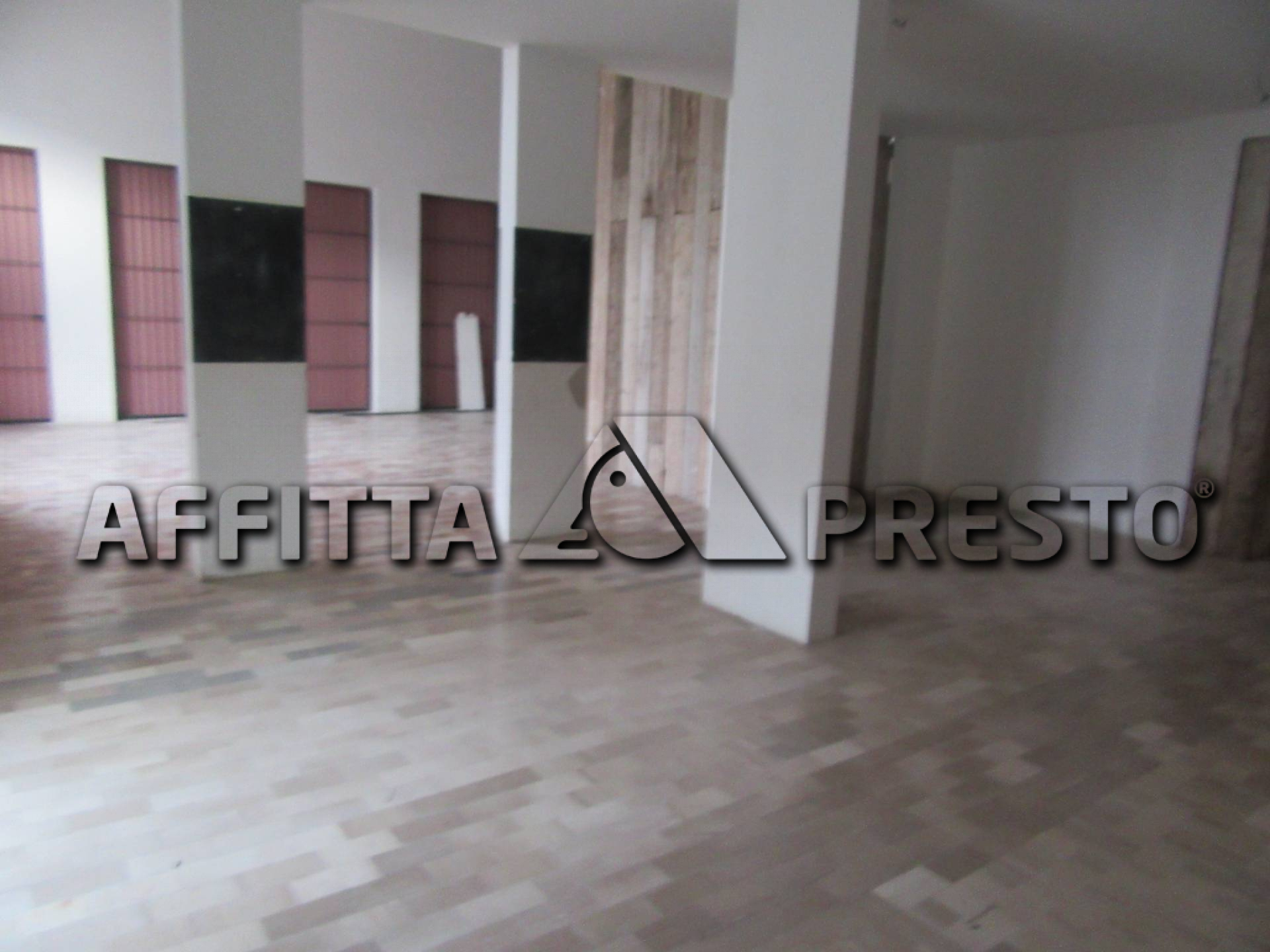 Fondo Commerciale in affitto a Forl