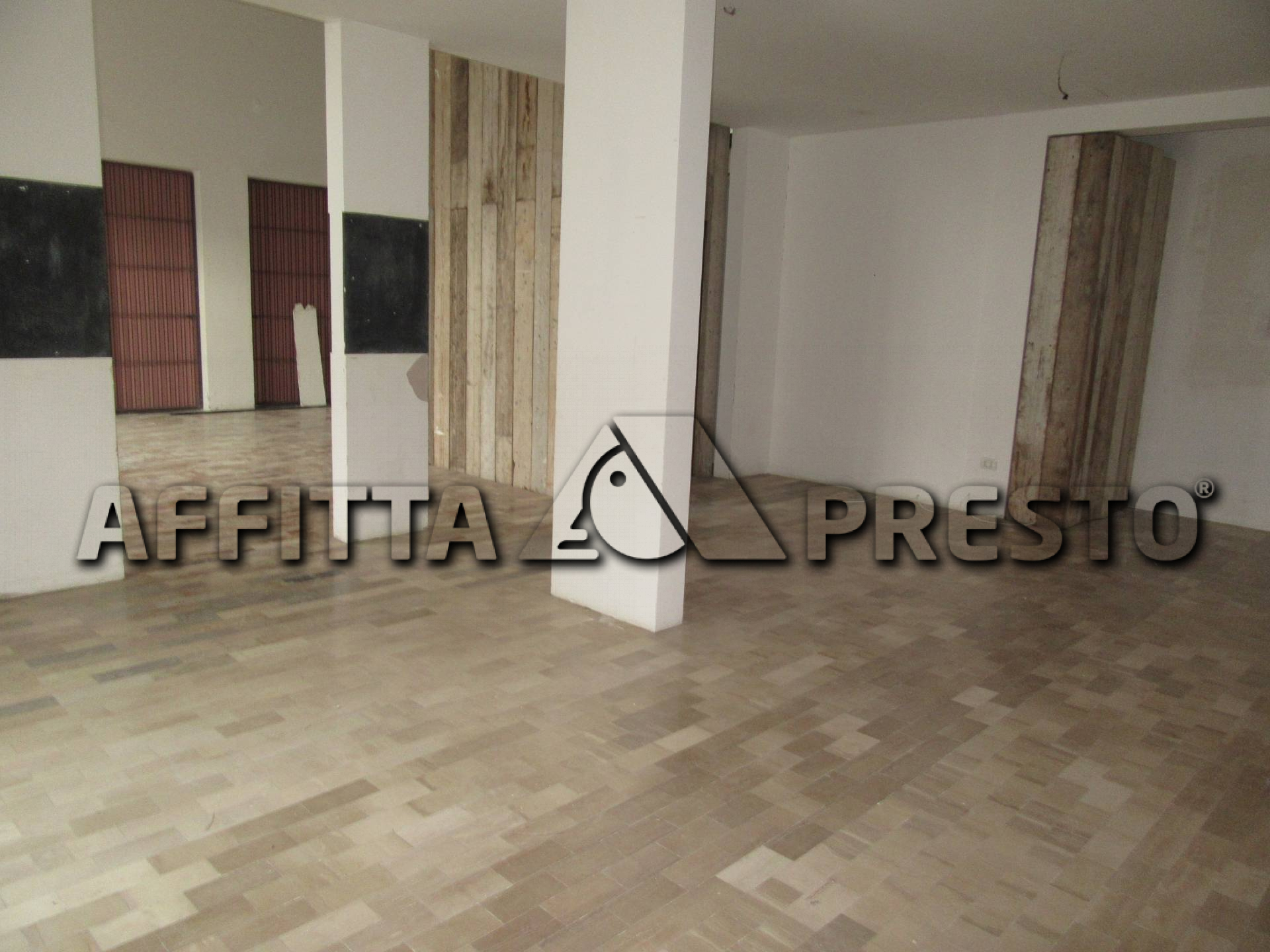 Fondo Commerciale in affitto a Forl