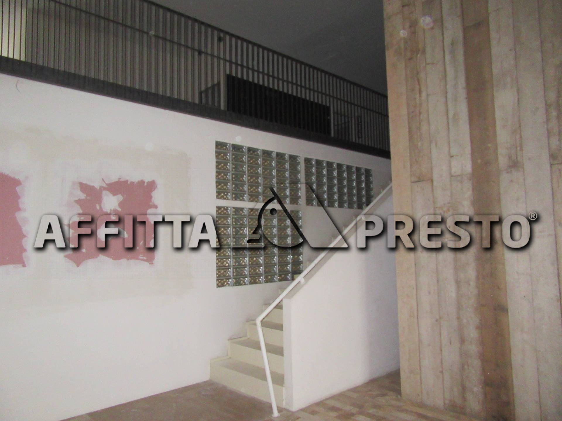 Fondo Commerciale in affitto a Forl