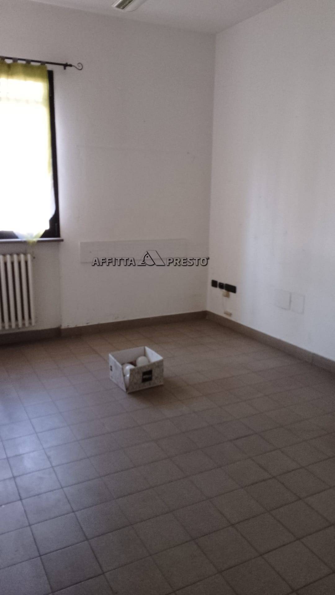 Fondo Artigianale in affitto a Forl