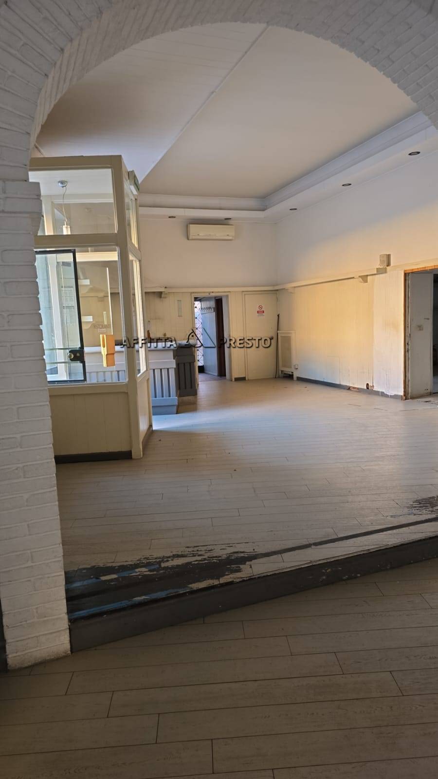 Fondo Commerciale in affitto a Forl