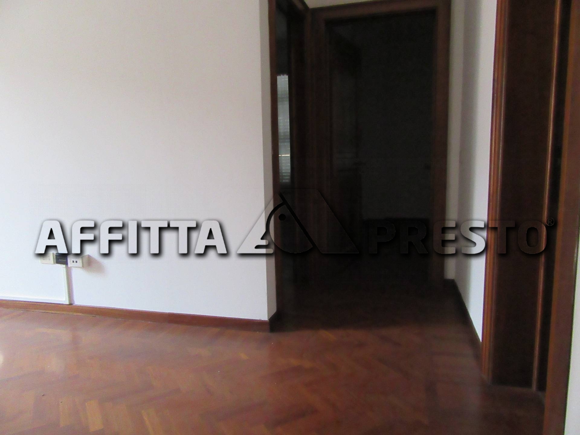 Fondo Commerciale in affitto a Forl