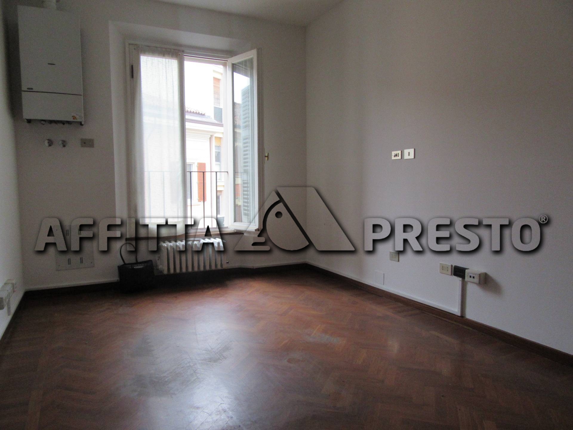 Fondo Commerciale in affitto a Forl