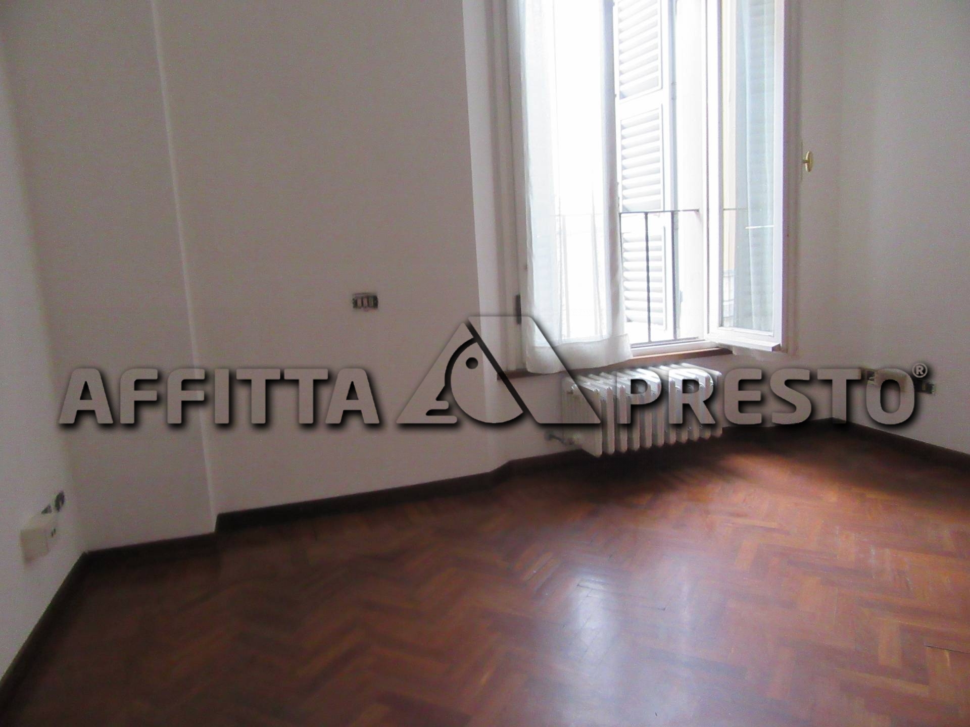 Fondo Commerciale in affitto a Forl