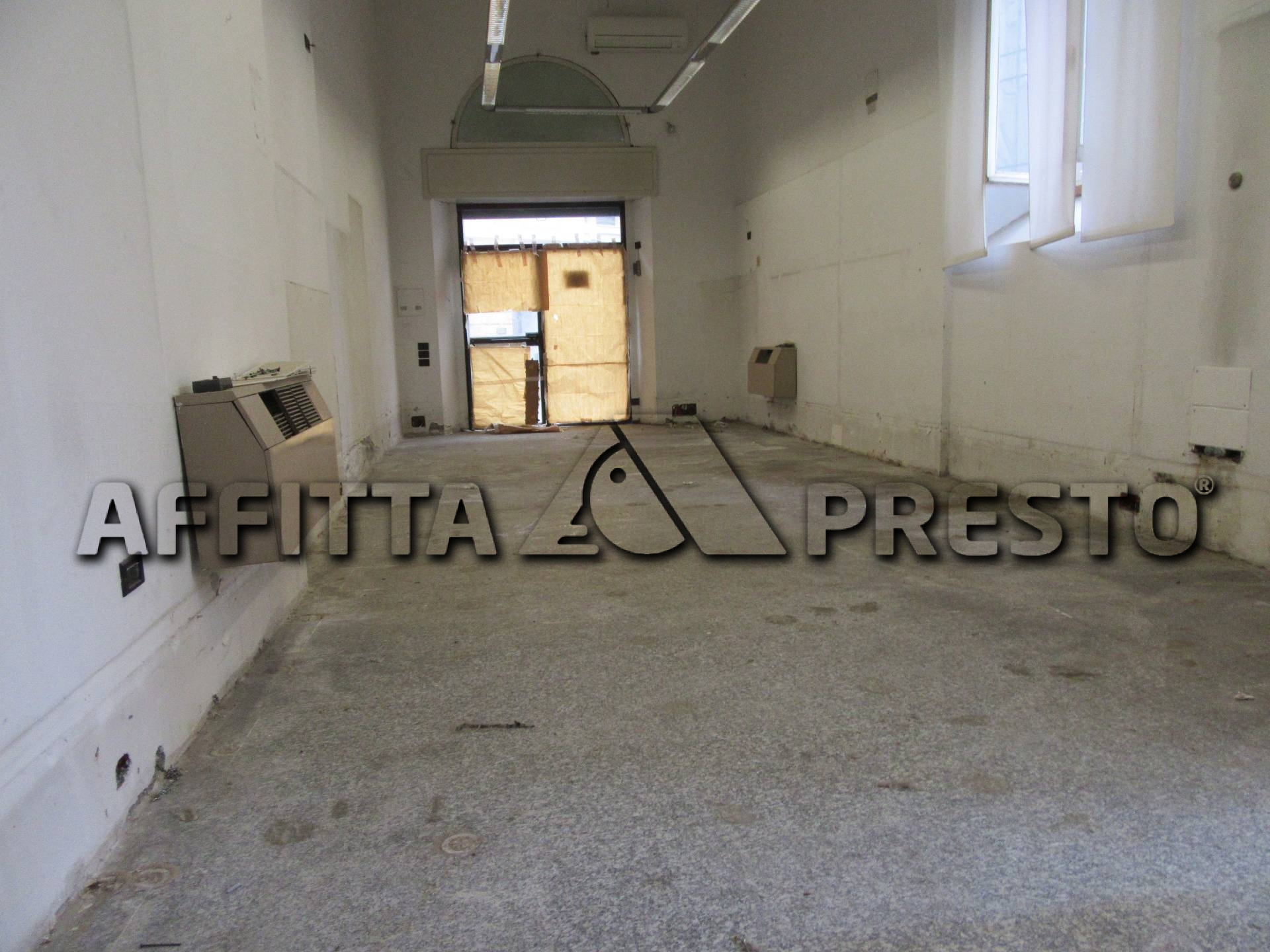 Fondo Commerciale in affitto a Forl