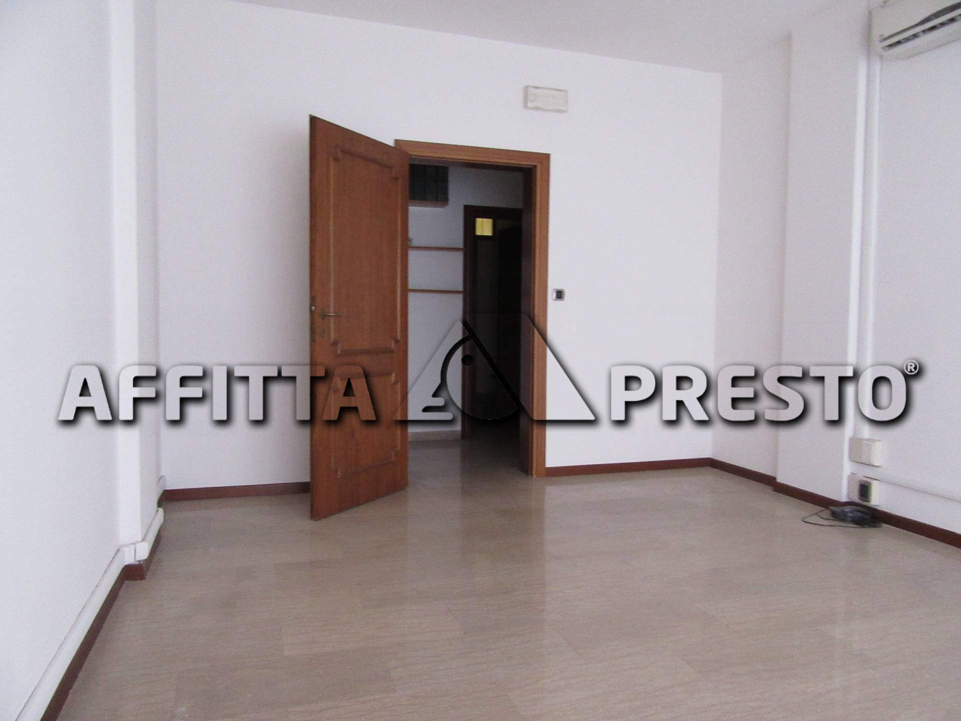 Ufficio in affitto a Forl, Centro