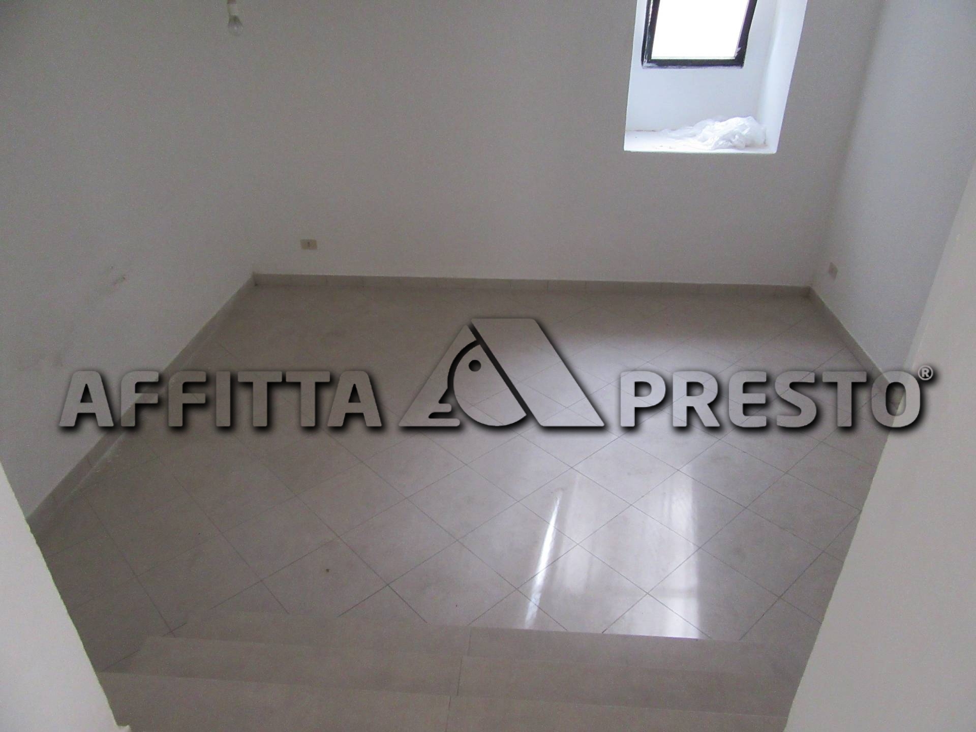 Negozio in affitto a Forl