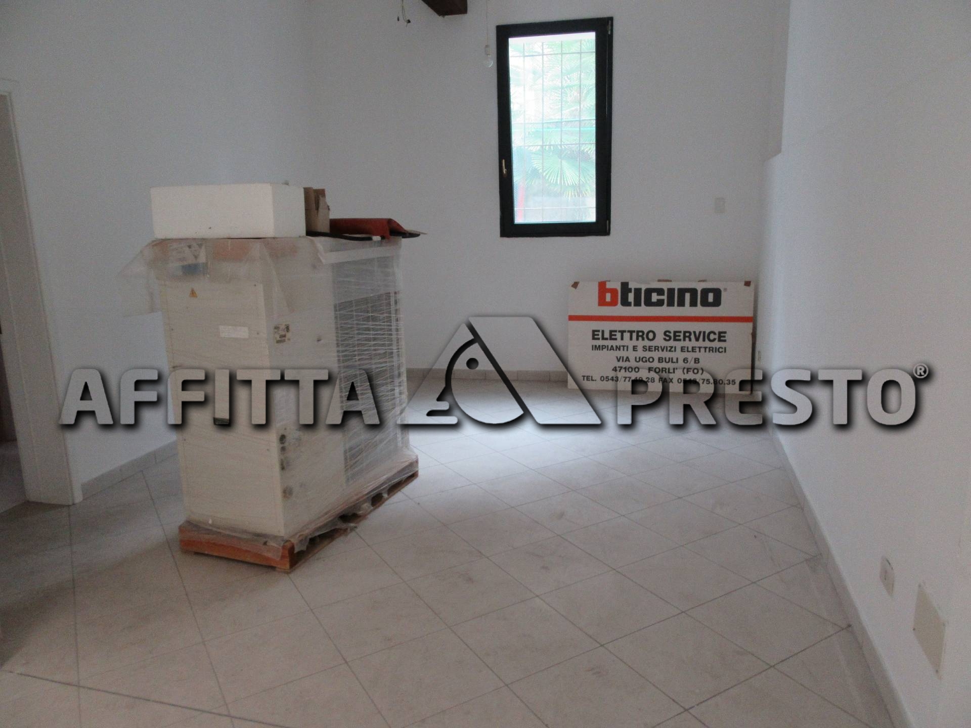 Negozio in affitto a Forl