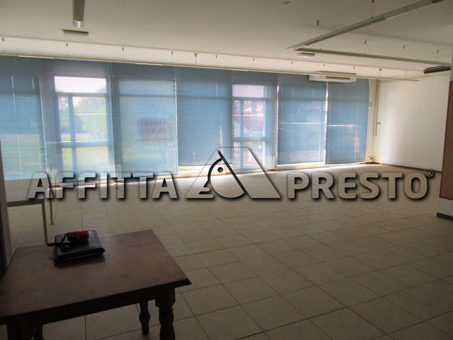 Ufficio in affitto a Forl