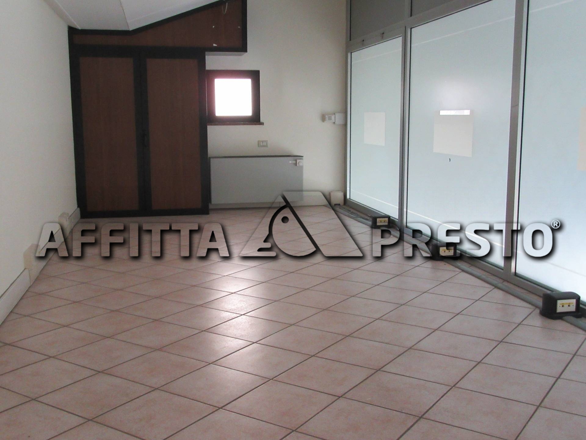 Ufficio in affitto a Forl, Centro